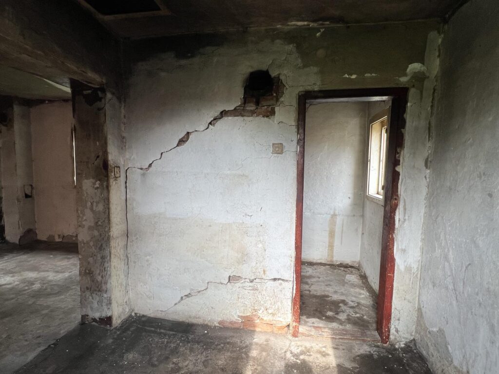 Porodica Ranković iz sela Kukići kod Čačka živi u trošnoj kući bez osnovnih uslova za život. Otac preminuo - borio se na Košarama, a deca nemaju ni osnovne uslove za život