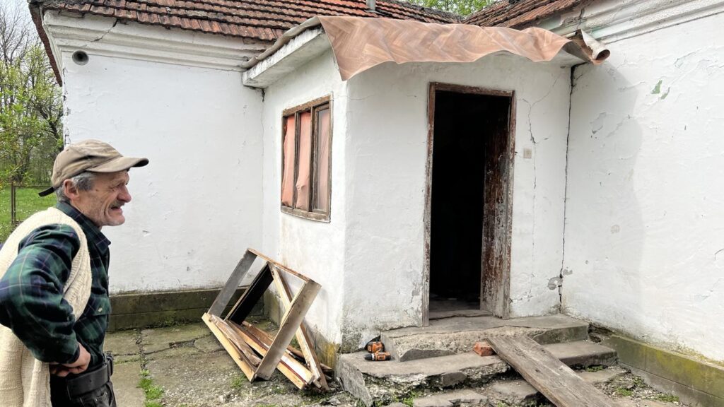 Porodica Ranković iz sela Kukići kod Čačka živi u trošnoj kući bez osnovnih uslova za život. Otac preminuo - borio se na Košarama, a deca nemaju ni osnovne uslove za život