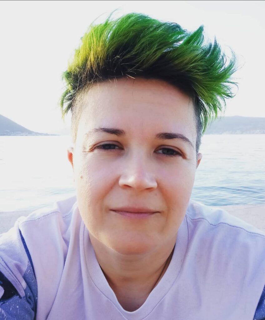 Stella Nakkila, uciteljica koja je spalila diplomu.