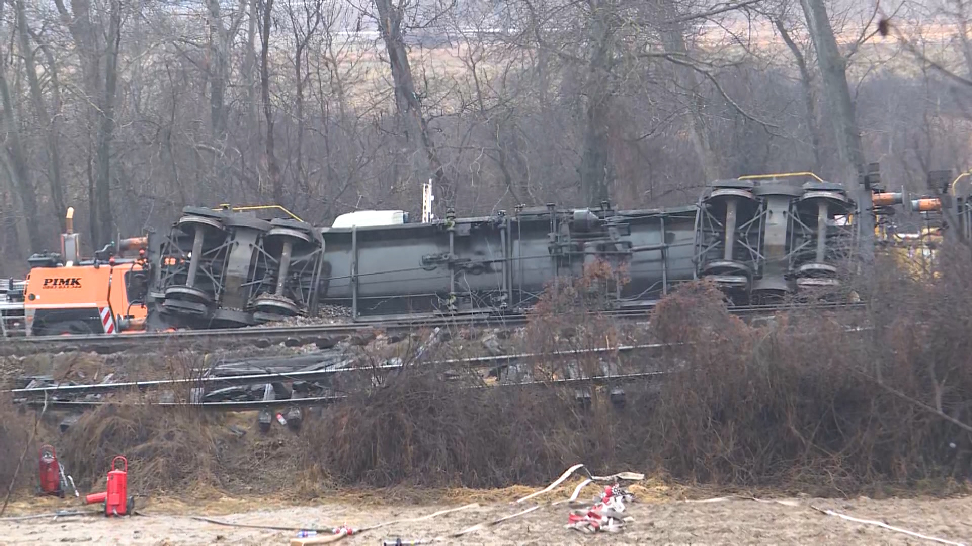 pirot, voz, cisterna, prevrnuta