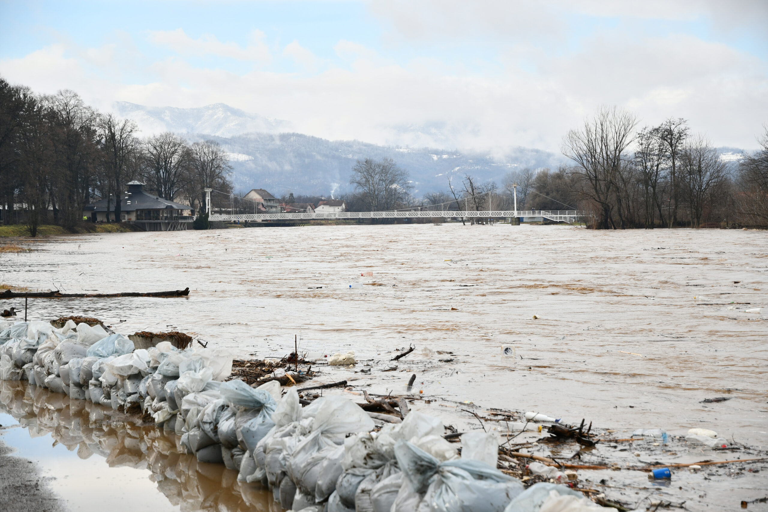 20, January, 2023, Kraljevo - The Ibar River has eroded in the area of Mataruska Banja and Konarevo. Photo: Vladimir Vasic/ATAImages
20, januar, 2023, Kraljevo - Reka Ibar se izlizla na podrucju Mataruske Banje i Konareva. Photo: Vladimir Vasic/ATAImages