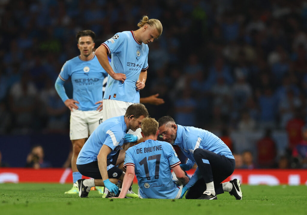 Soccer Football - Champions League Final - Manchester City v Inter Milan - Ataturk Olympic Stadium, Istanbul, Turkey - June 10, 2023 Manchester City's Kevin De Bruyne receives medical attention REUTERS/Molly Darlington