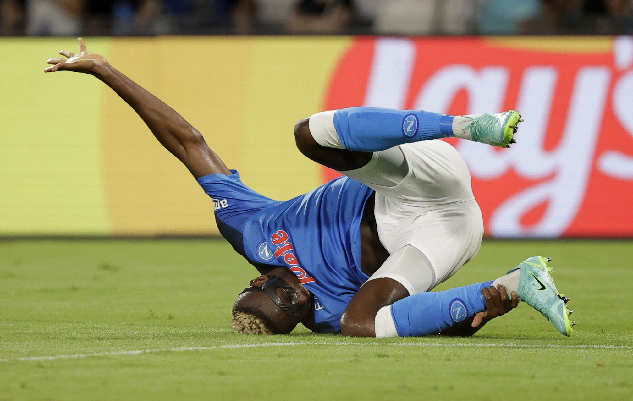 Soccer Football - Champions League - Group A - Napoli v Liverpool - Stadio Diego Armando Maradona, Naples, Italy - September 7, 2022 Napoli's Victor Osimhen goes down REUTERS/Ciro De Luca