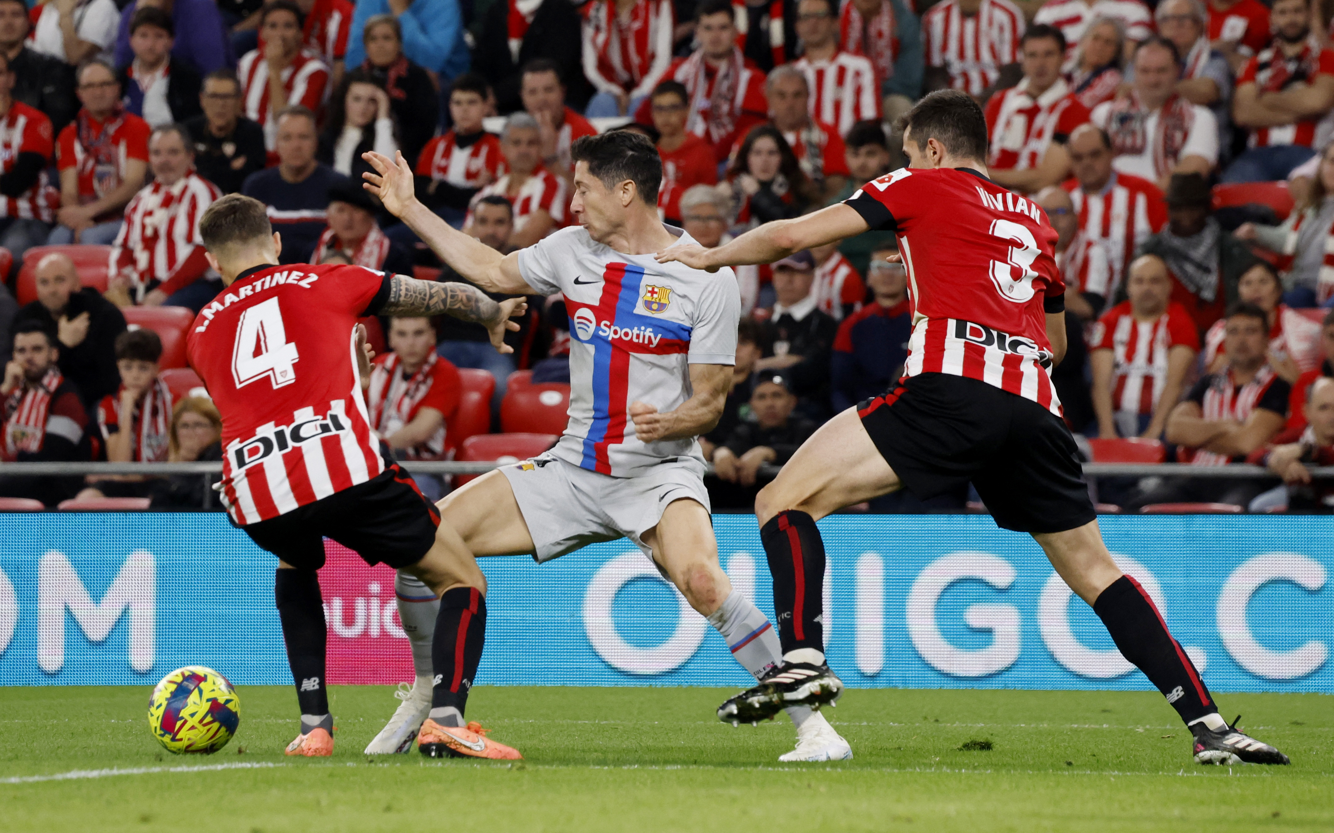 Soccer Football - LaLiga - Athletic Bilbao v FC Barcelona - San Mames, Bilbao, Spain - March 12, 2023 FC Barcelona's Robert Lewandowski in action with Dani Vivian and Inigo Martinez REUTERS/Vincent West