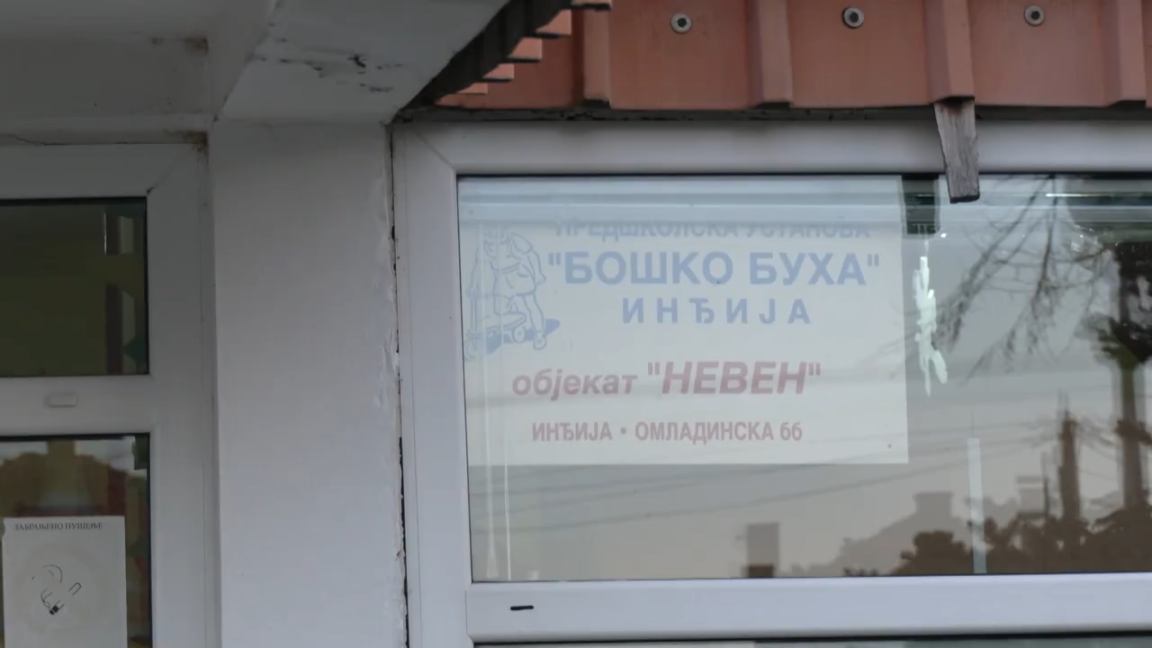 Dan nakon nesreće u vrtiću u Inđiji_ I šta ćemo sad.mp4_snapshot_02.01.800