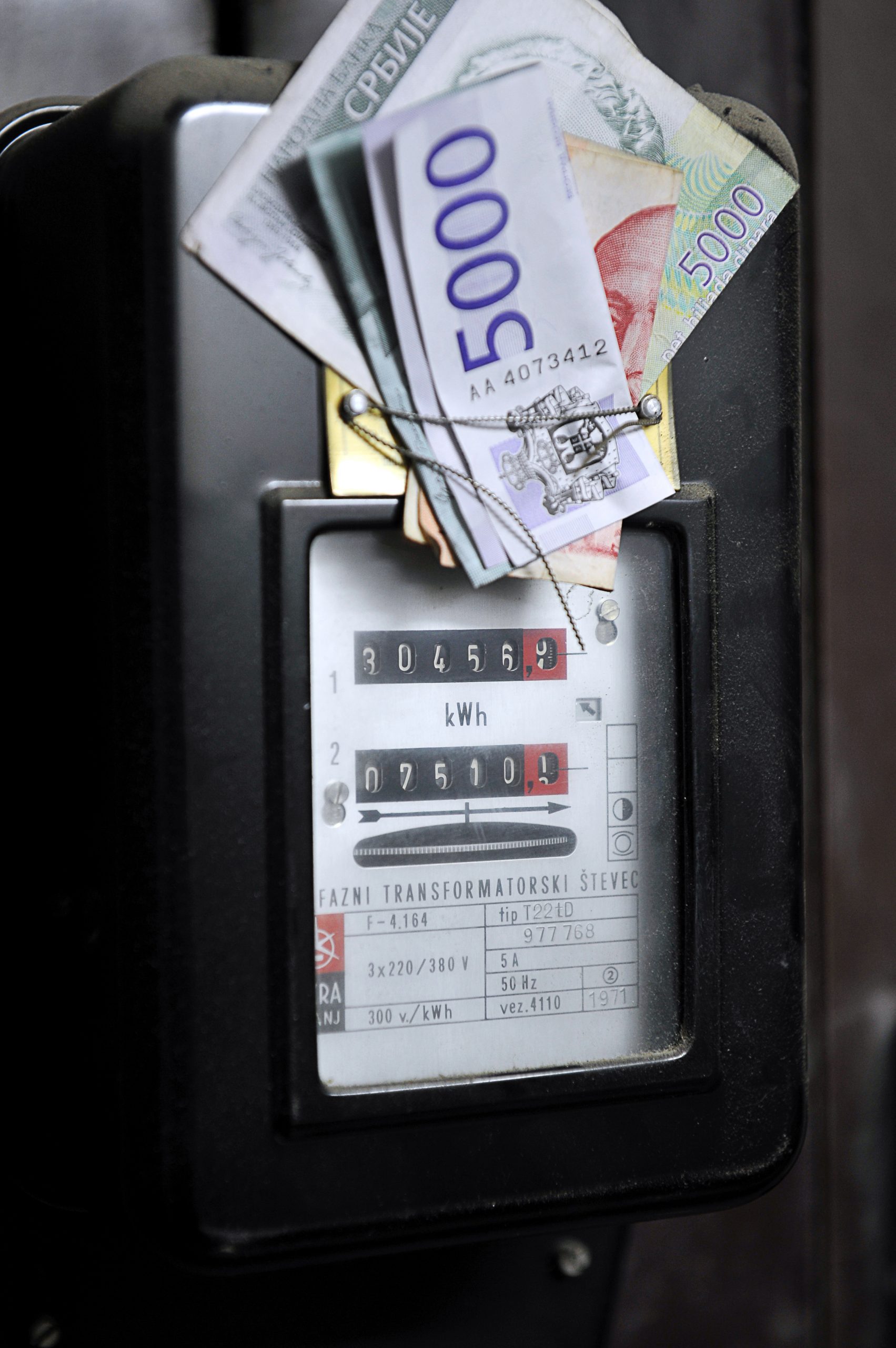 Beograd 22.10.2012. Ilustracija za poskupljenje elektricne energije magazin Panorama RAS/Foto Vladislav Mitic, struja, brojilo, poskupljenje, pare, novac struja