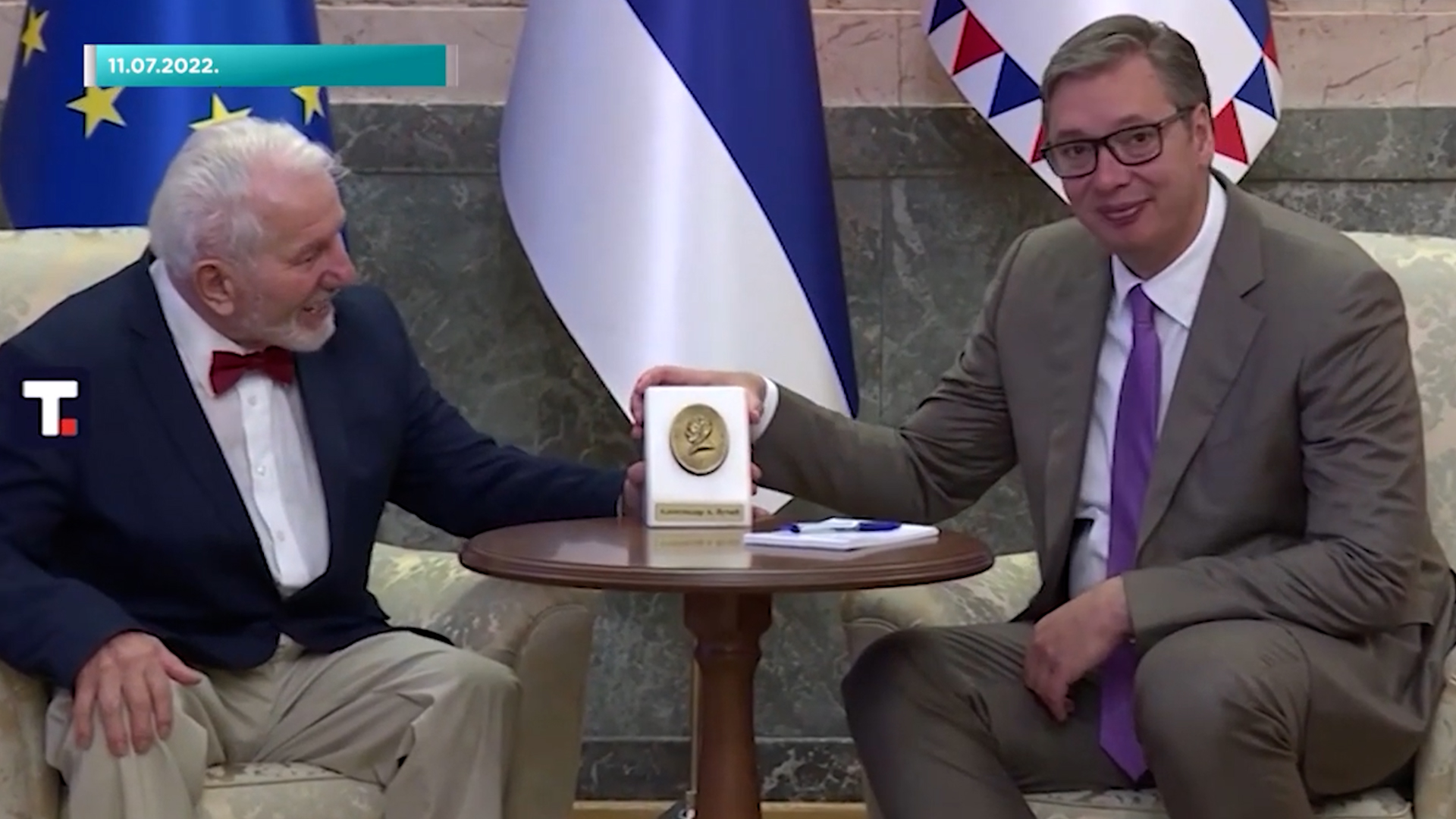 Vučiću nedostaju još Sterijina nagrada i Zlatna lopta!