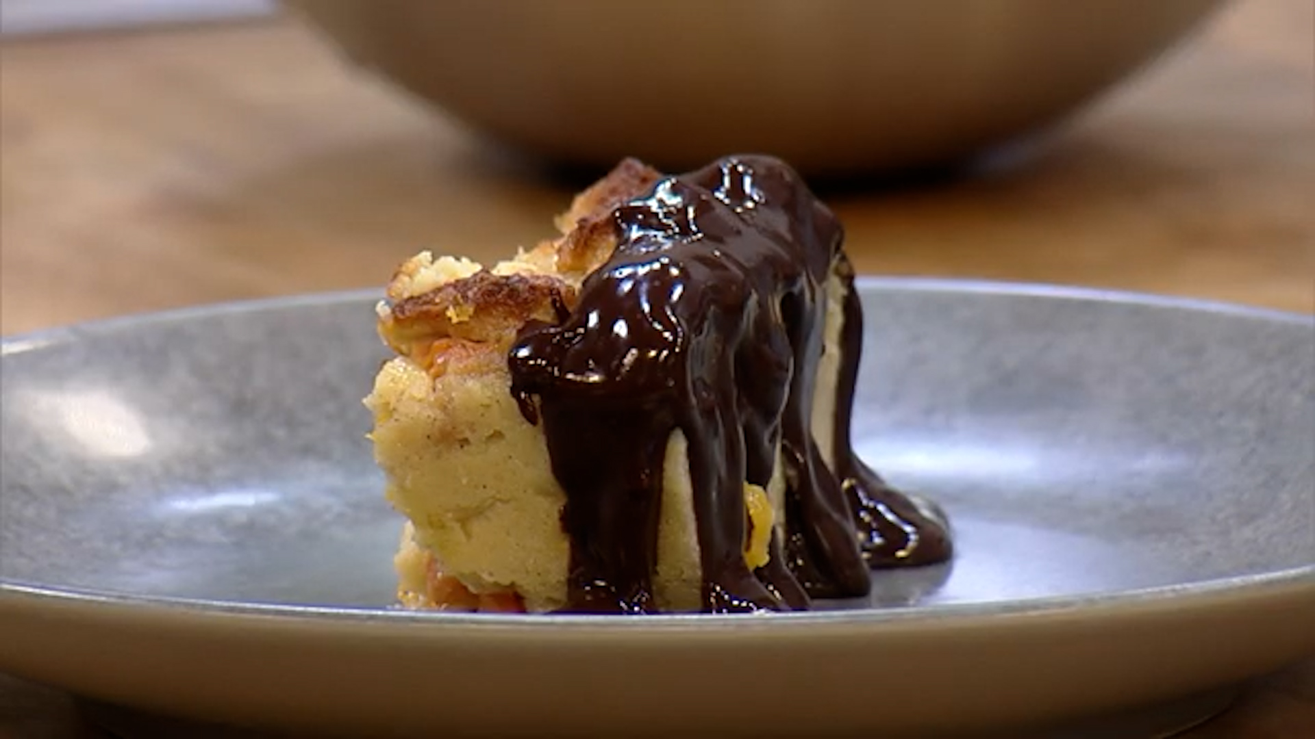 Domaćinske Priče: Kolač od hleba sa kajsijama - 28.06.2022.