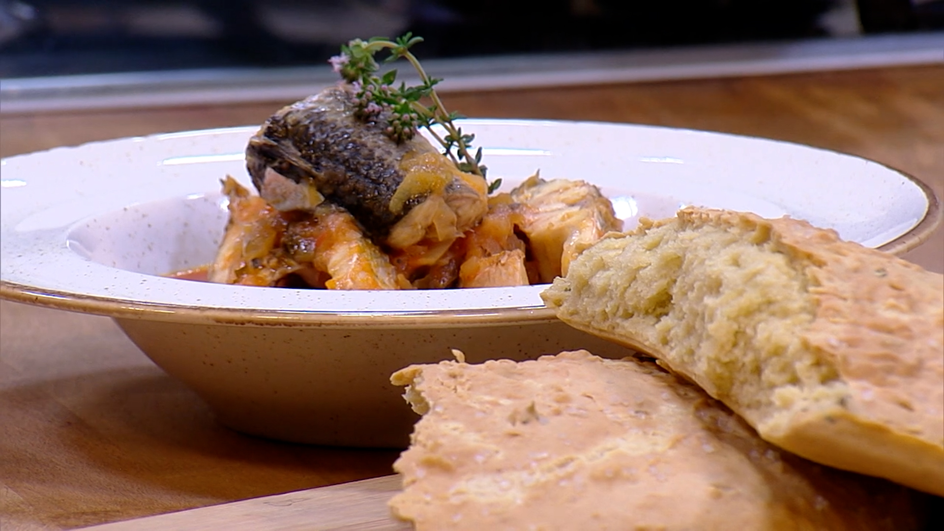 Domaćinske Priče Brodet od razne ribe sa presnom pogačom - 13.05.2022