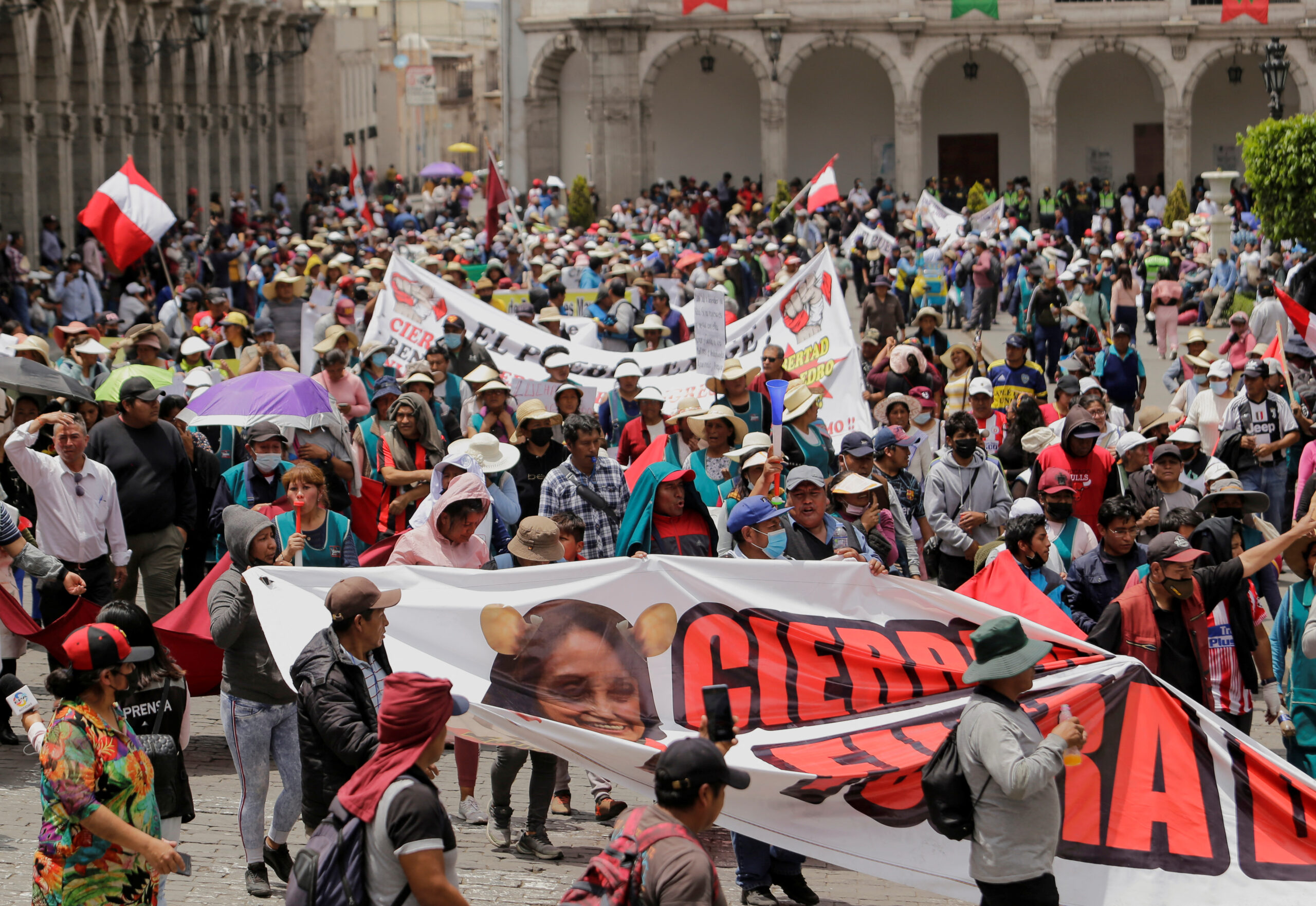 1670957420-2022-12-13T183935Z_1232409774_RC2Z4Y9OPROC_RTRMADP_3_PERU-POLITICS-PROTESTS-scaled.jpg