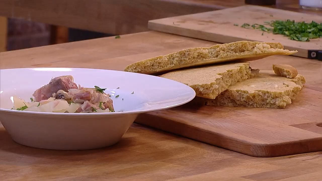 Domaćinske Priče_ Dimljeni šaran sa kiselim kupusom - 27.12.2021..mp4_snapshot_23.59.840