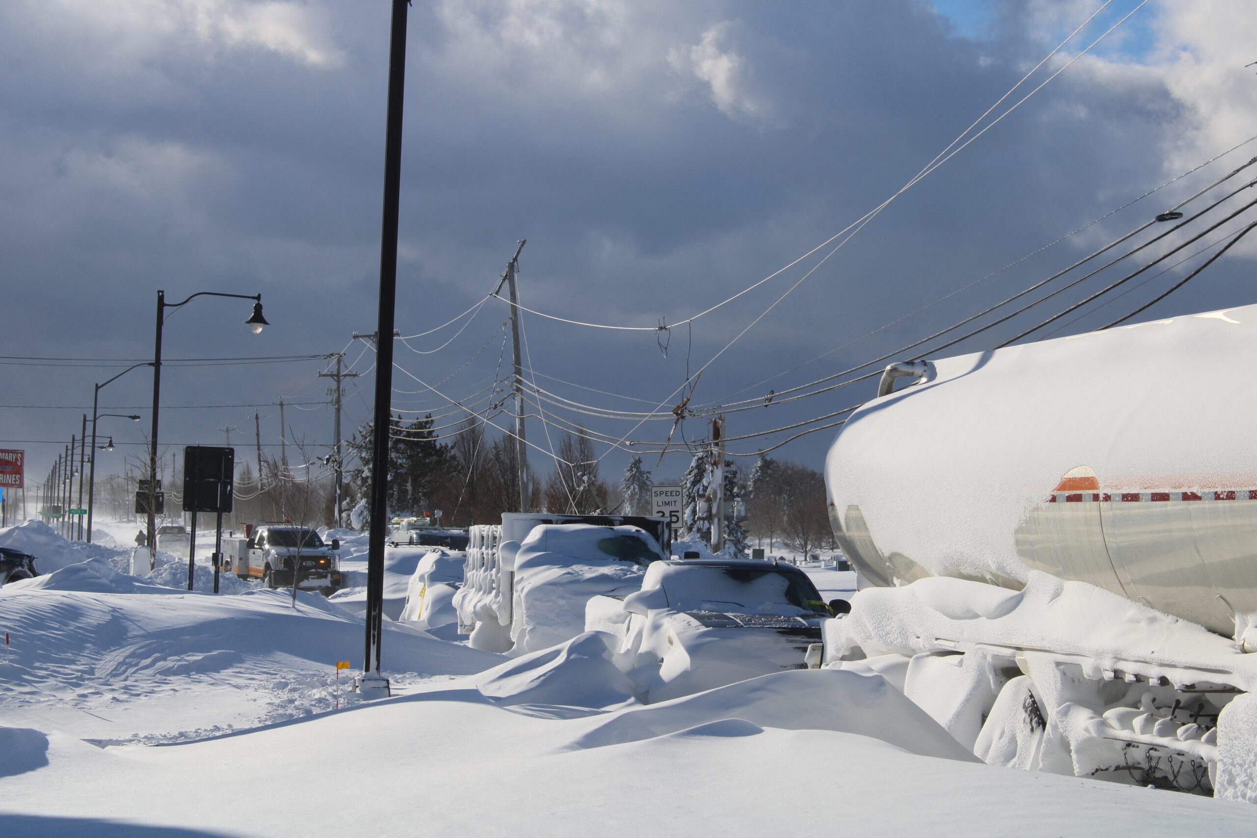 1672141216-2022-12-26T174833Z_40484443_RC2YCY9SCY8X_RTRMADP_3_USA-WEATHER-BUFFALO-scaled.jpg