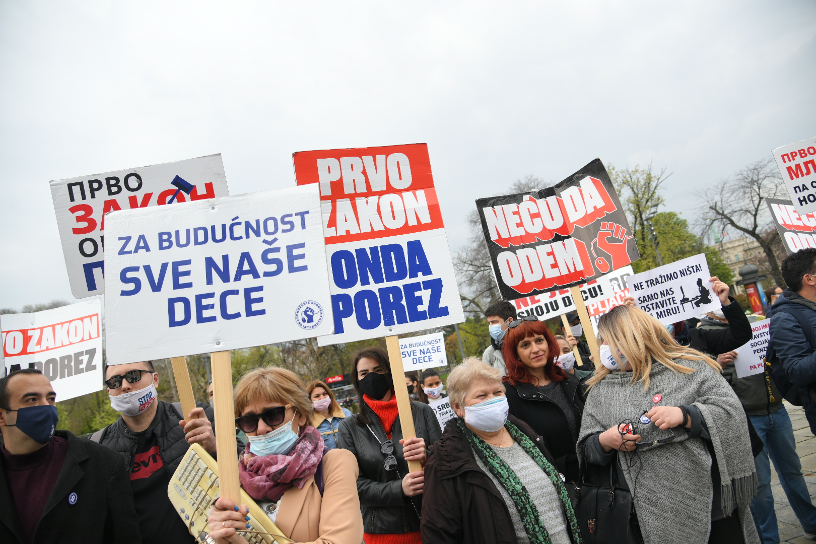 frilenseri ispred skupstine 02 foto nemanja jovanovic nova rs (5)