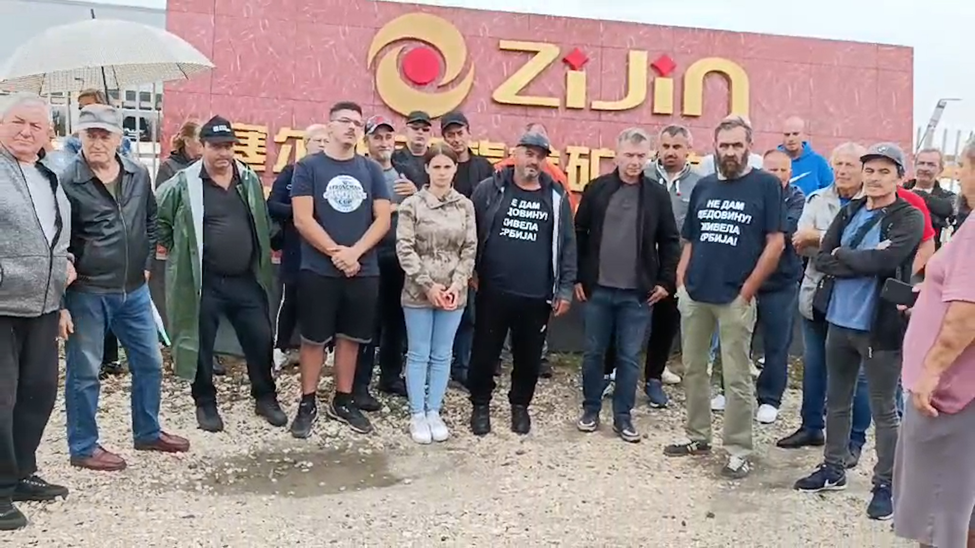 Ćuta u poseti štrajkaču ispred kineskog Ziđina u Boru