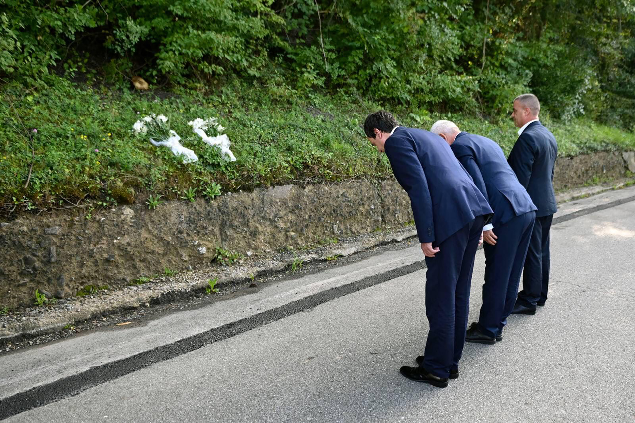 Albin Kurti
Kurti sa Svećljom na Severu, odali počast ubijenom specijalcu, posetili bazu policije u Z.Potoku
https://www.facebook.com/GOVRKS