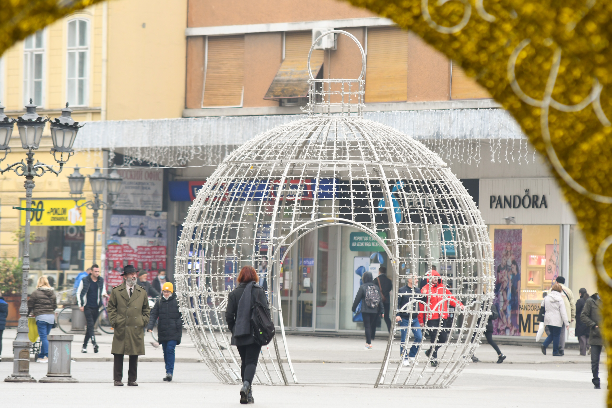 Novi Sad_novogodisnje ukrasavanje grada foto Nenad Mihajlovic_-13