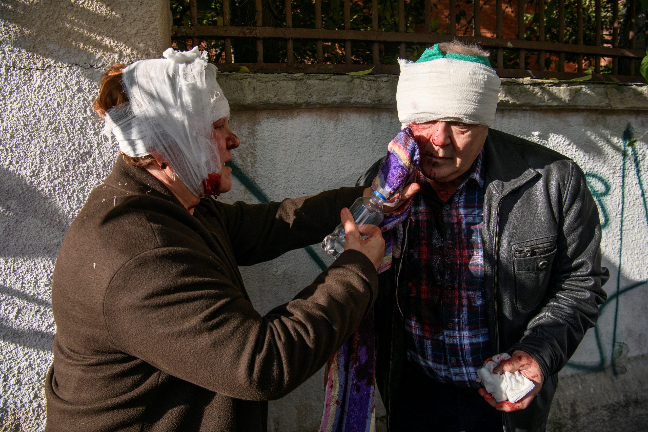 SENSITIVE MATERIAL. THIS IMAGE MAY OFFEND OR DISTURB    A woman helps a man as they were injured during a Russian missile strike, amid Russia's attack on Ukraine, in Kyiv, Ukraine October 10, 2022. REUTERS/Vladyslav Musiienko
