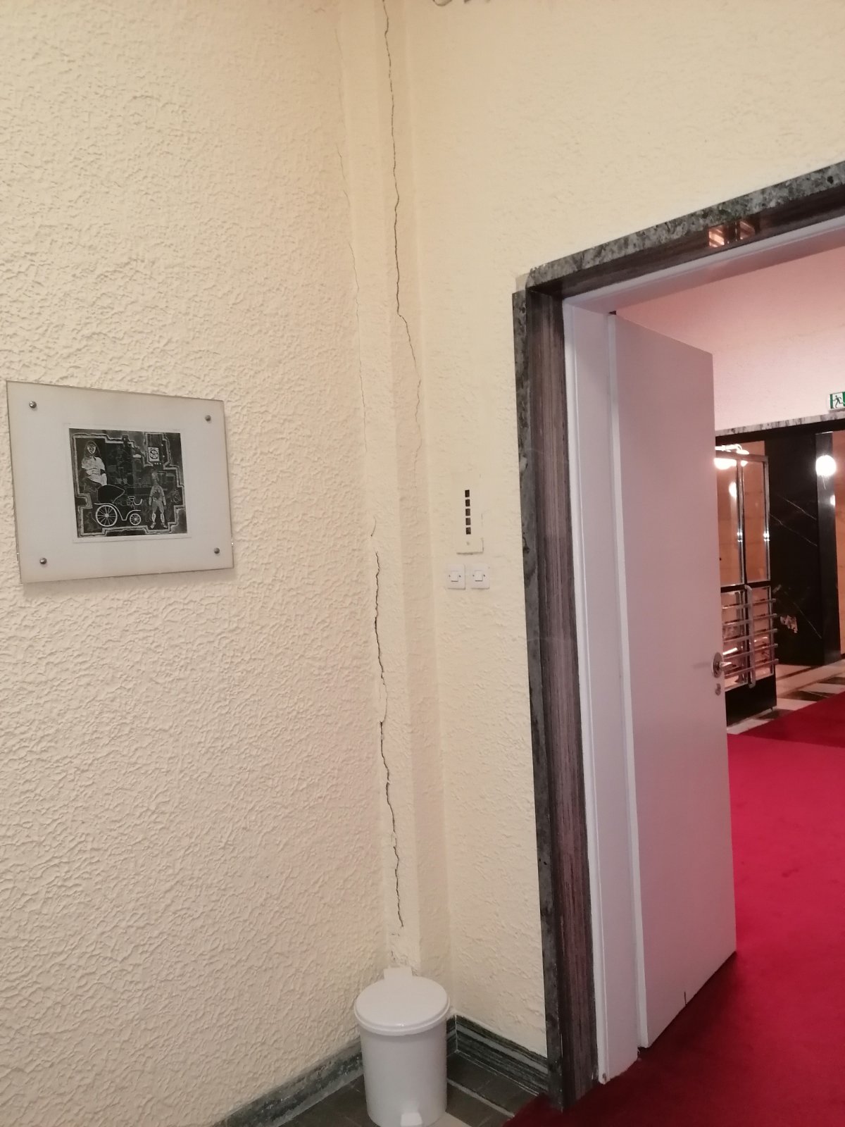 Popucali zidovi u Skupština Vojvodine, inspekcija zabranila korišćenje dela zgrade