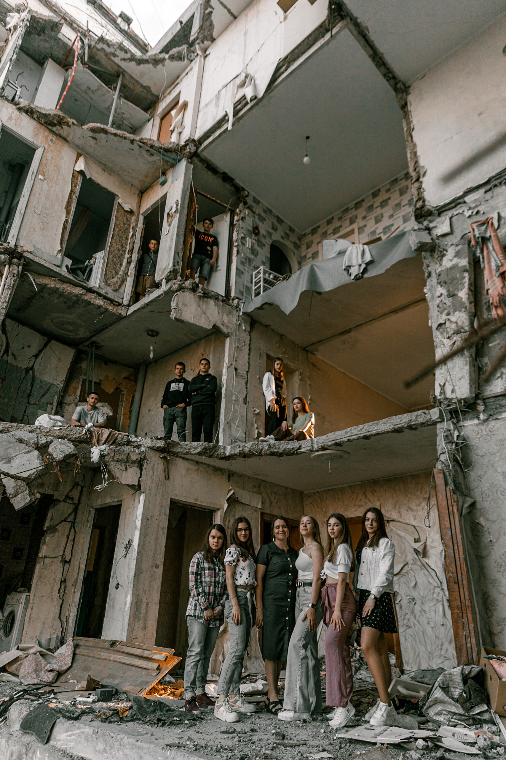 1655206380-2022-06-13T101034Z_198612128_RC2TLU96ONSZ_RTRMADP_3_UKRAINE-CRISIS-GRADUATION-ALBUM.JPG