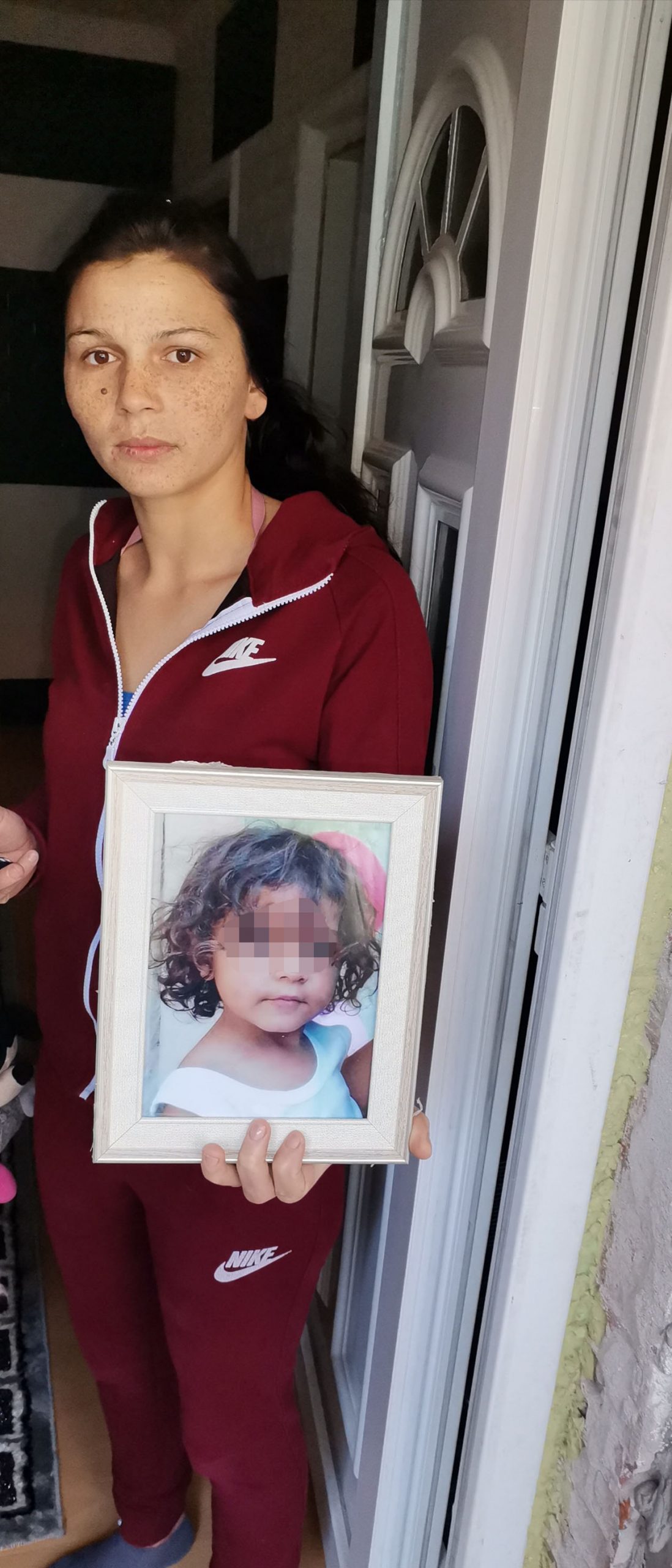 Bojan i Kristina Alimović zauvek su napustili porodični dom u niškom selu Popovac i preselili se u Vlasotince, nakon što im je u saobraćajnoj nesreći poginuo sinčić Edin, koji je imao samo četiri i po godine