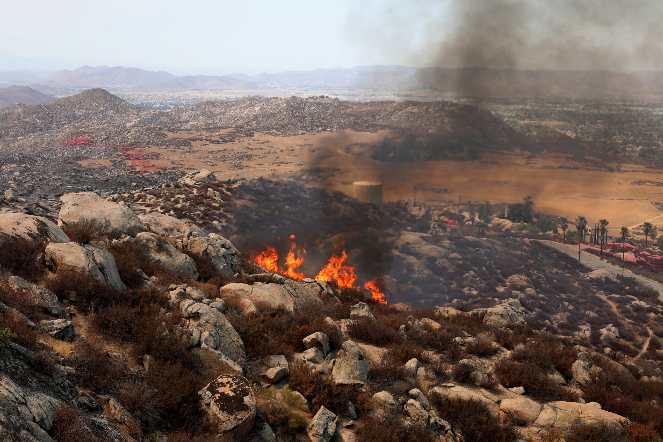 The Fairview Fire burns near Hemet, California, U.S., September 6, 2022.  REUTERS/David Swanson