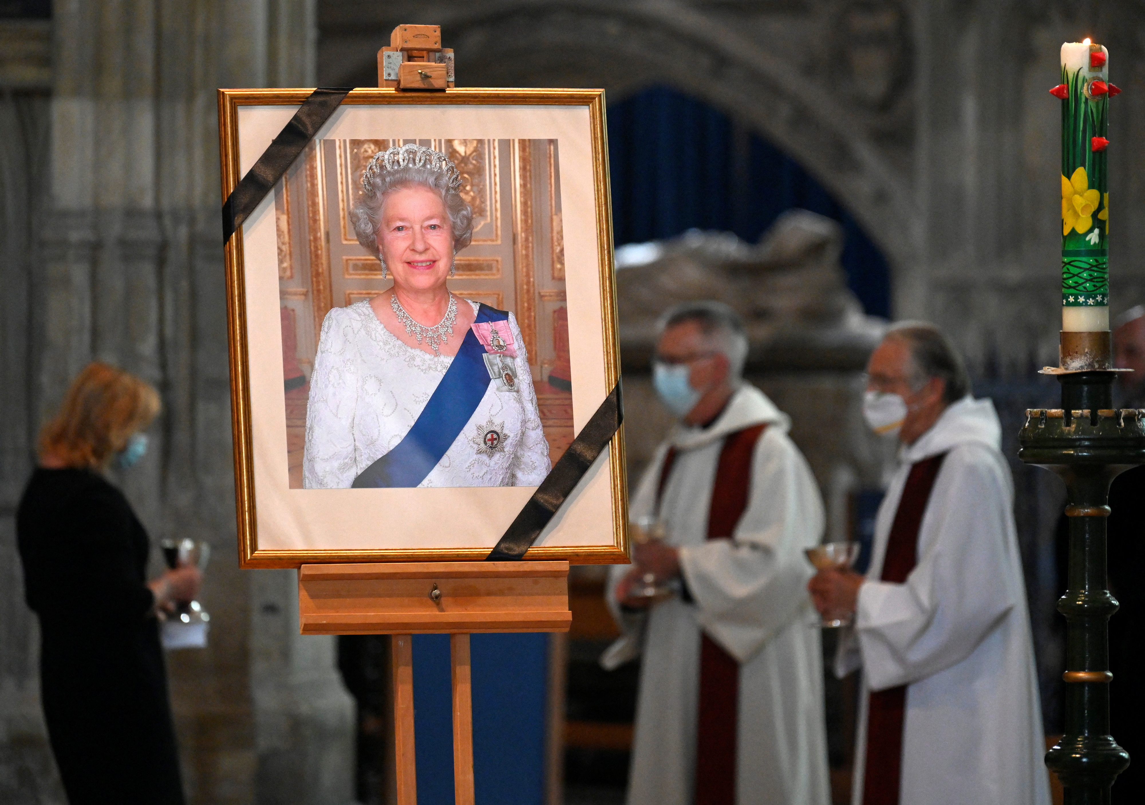 A photograph of Britain's Queen Elizabeth is displayed during Service of Holy Communion dedicated to the Queen, following her death, at Salisbury Cathedral in Salisbury, Britain, September 11, 2022. REUTERS/Toby Melville