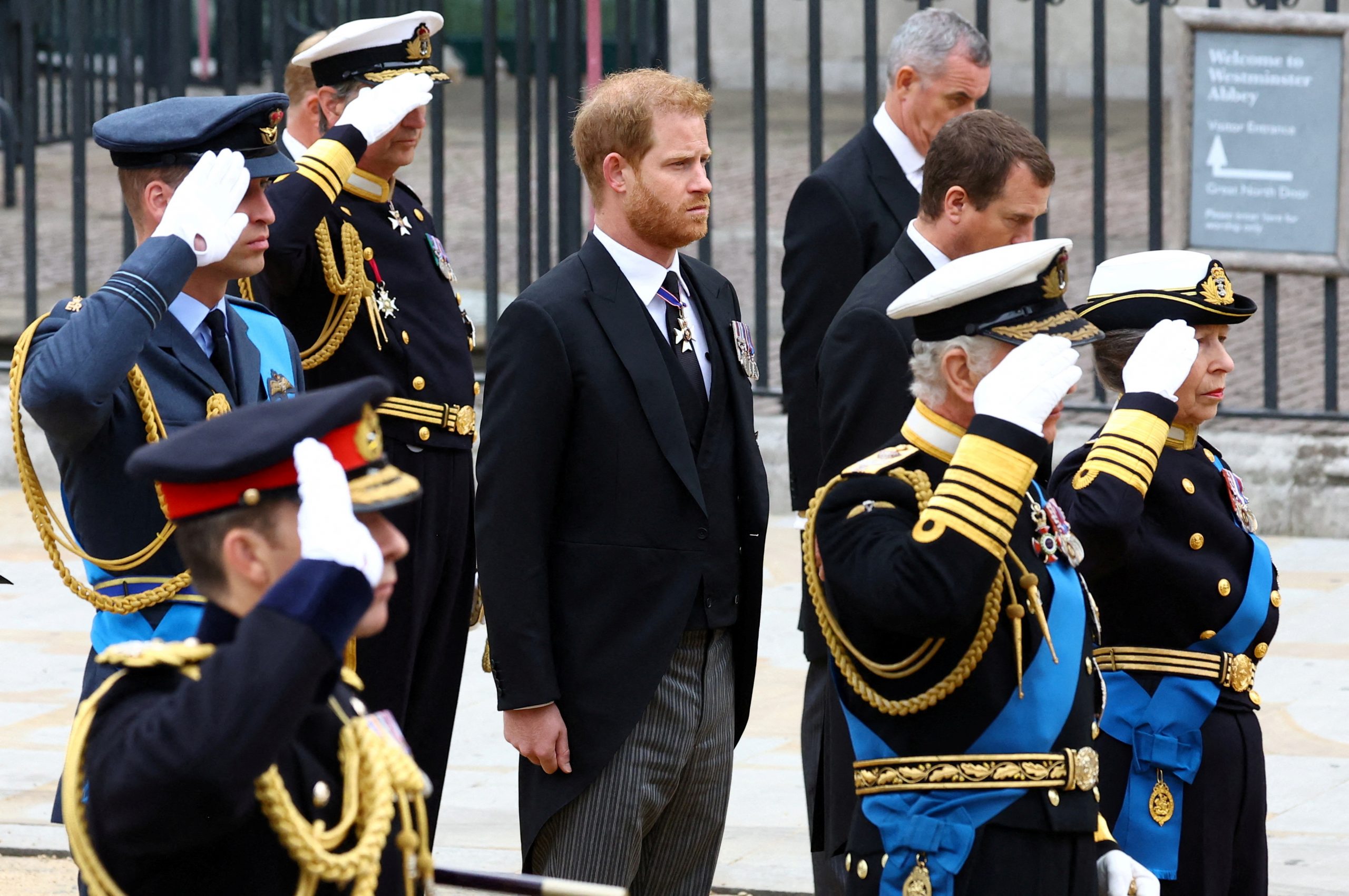 1663588547-2022-09-19T100506Z_27388151_RC29KW9UU2TR_RTRMADP_3_BRITAIN-ROYALS-QUEEN-scaled.jpg