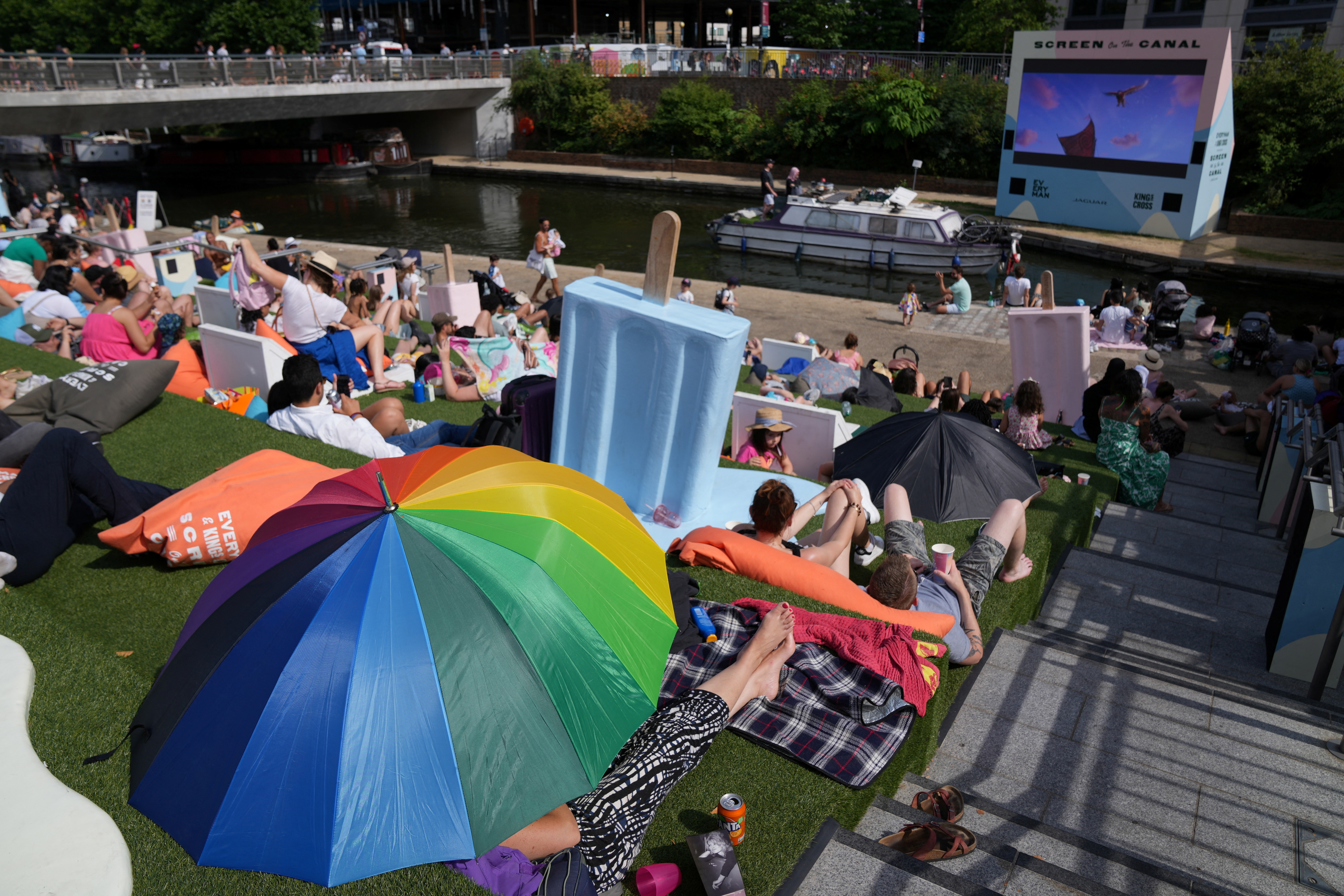 People sit outside during a heatwave in London, Britain, July 17, 2022. REUTERS/Maja Smiejkowska