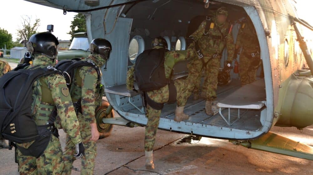 Padobranci-krecu-na-let-ka-Novom-Pazaru-foto-Vojska-Srbije-e1660220473154-1000x560