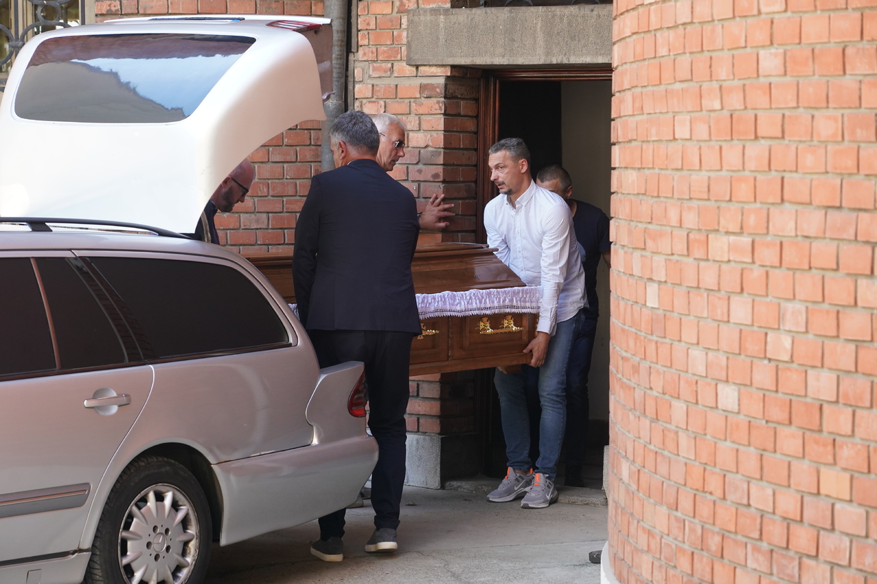 nenad_peris_ulazi_u_crkvu_svet__388435__photo_E-Stock_caslav_vukojicic