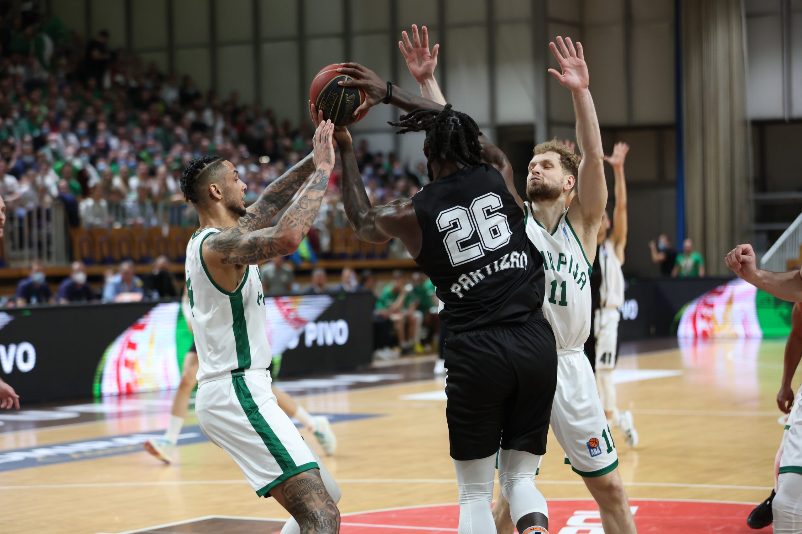 1648399685-cedevita-olimpija-partizan-kosarka-foto-ales-fevzer-14-scaled.jpg
