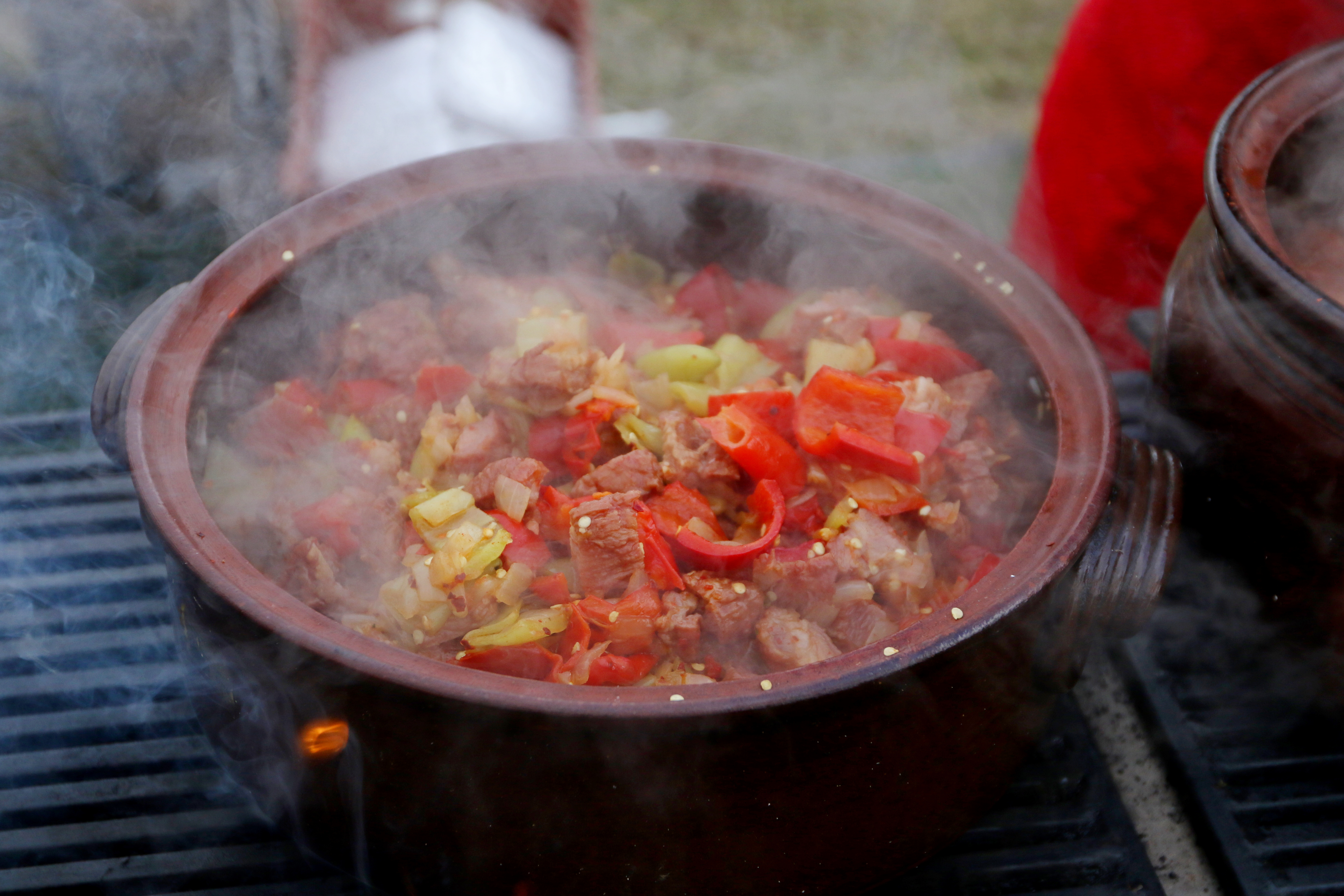 28.7.21. (b) Leskovacka muckalica stock-photo--traditional-serbian-leskovacka-muckalica-a-spicy-stew-of-pork-tomatoes-and-peppers-prepared-in-1668244729 Majstor amater