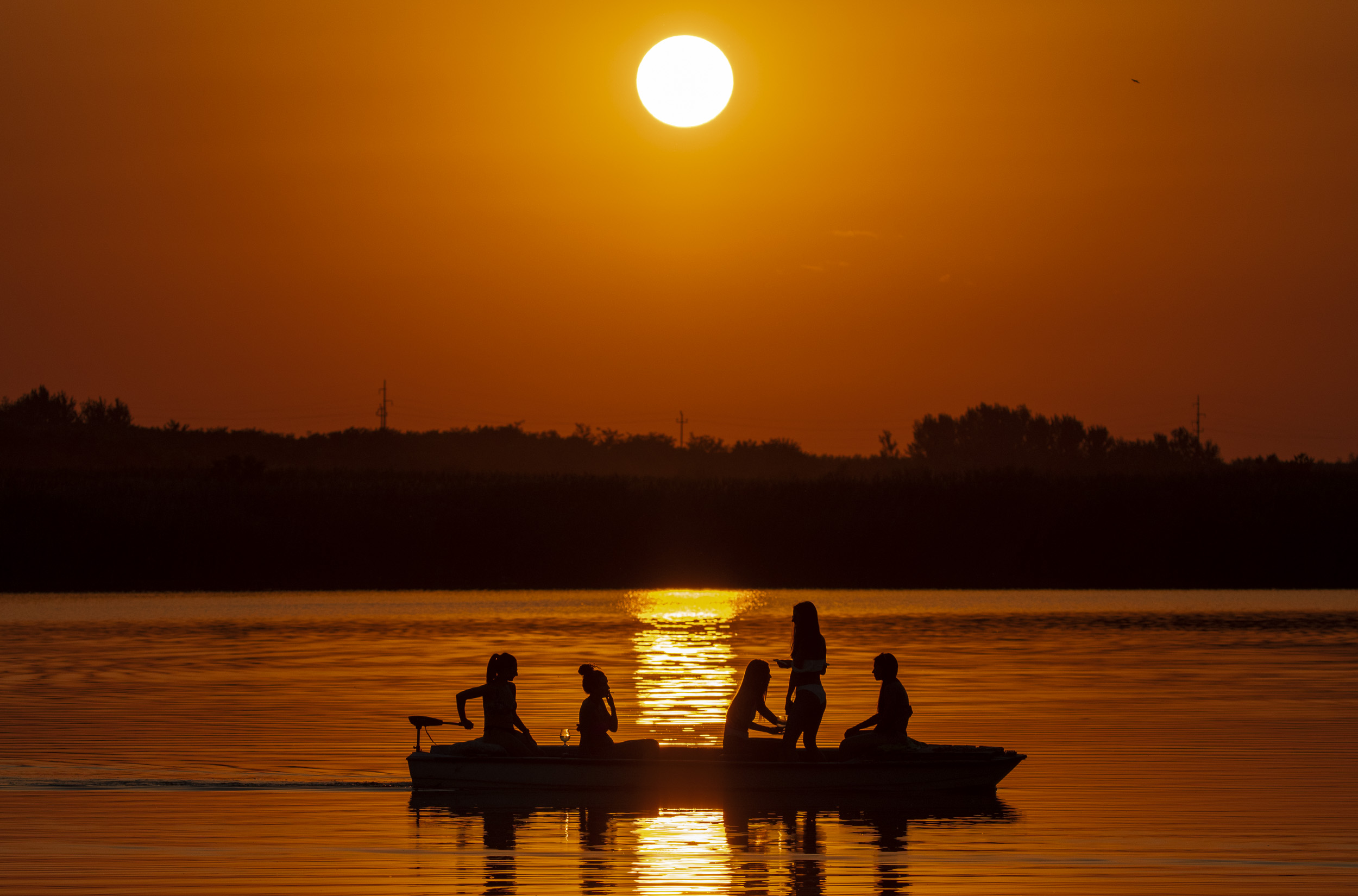 Novi Sad 01.08.2021 Zalazak Sunca na Staroj Tisi kod Curuga foto Nenad Mihajlovic