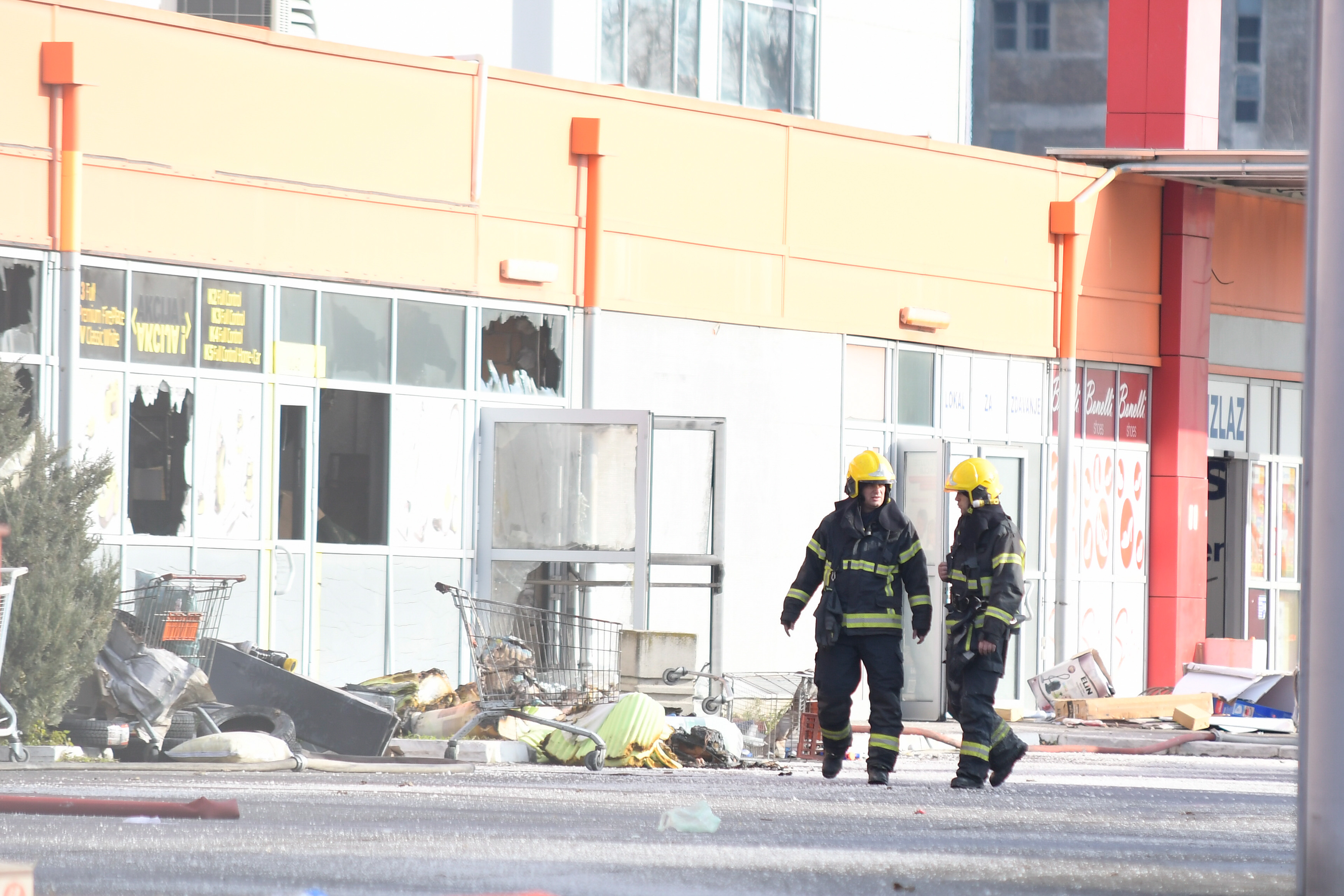 Novi Sad_ Hipermarket Tempo posle pozara foto Nenad Mihajlovic-1