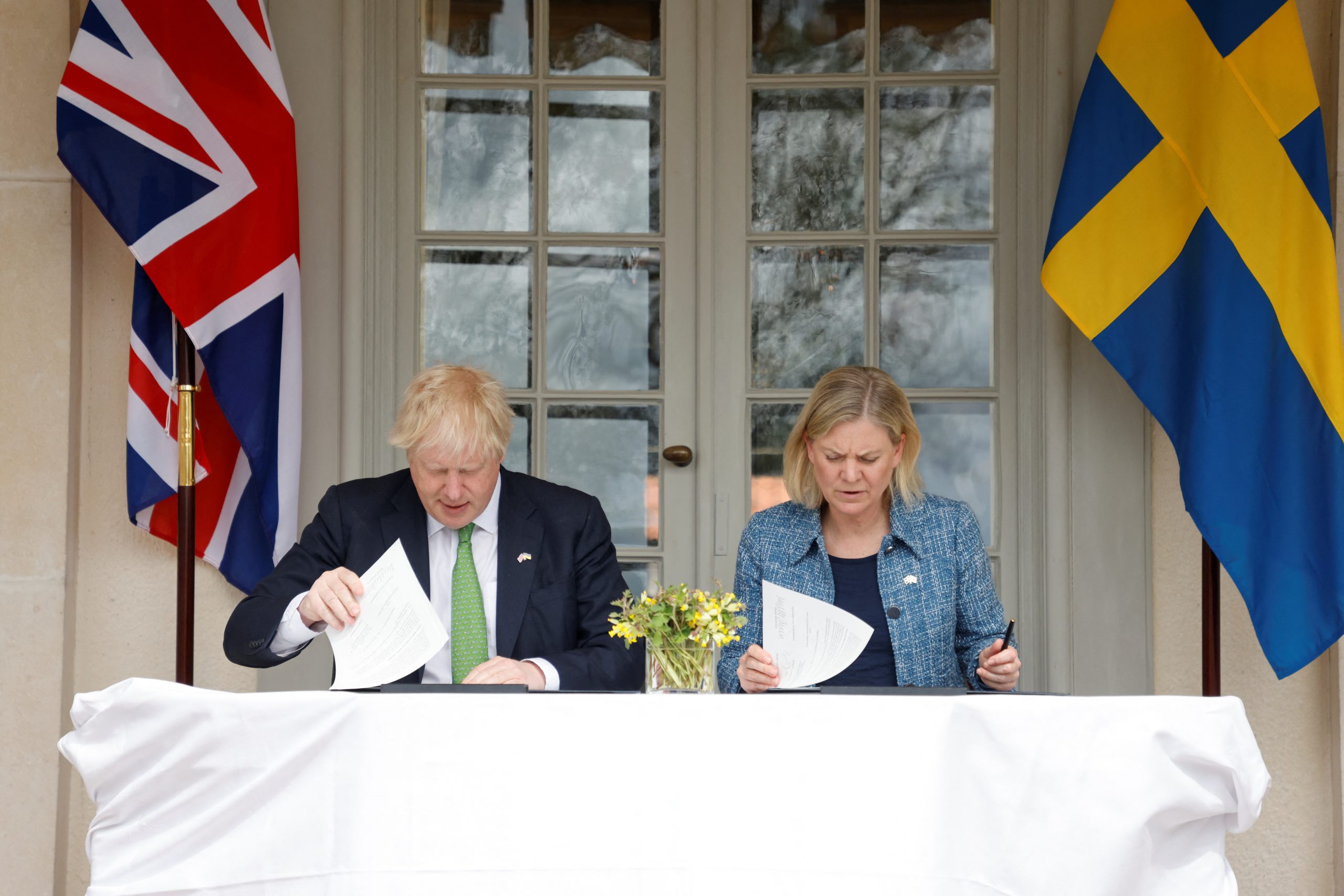 1652273828-2022-05-11T114616Z_1850251257_RC2Z4U9STSVU_RTRMADP_3_UKRAINE-CRISIS-SWEDEN-BRITAIN-scaled.jpg