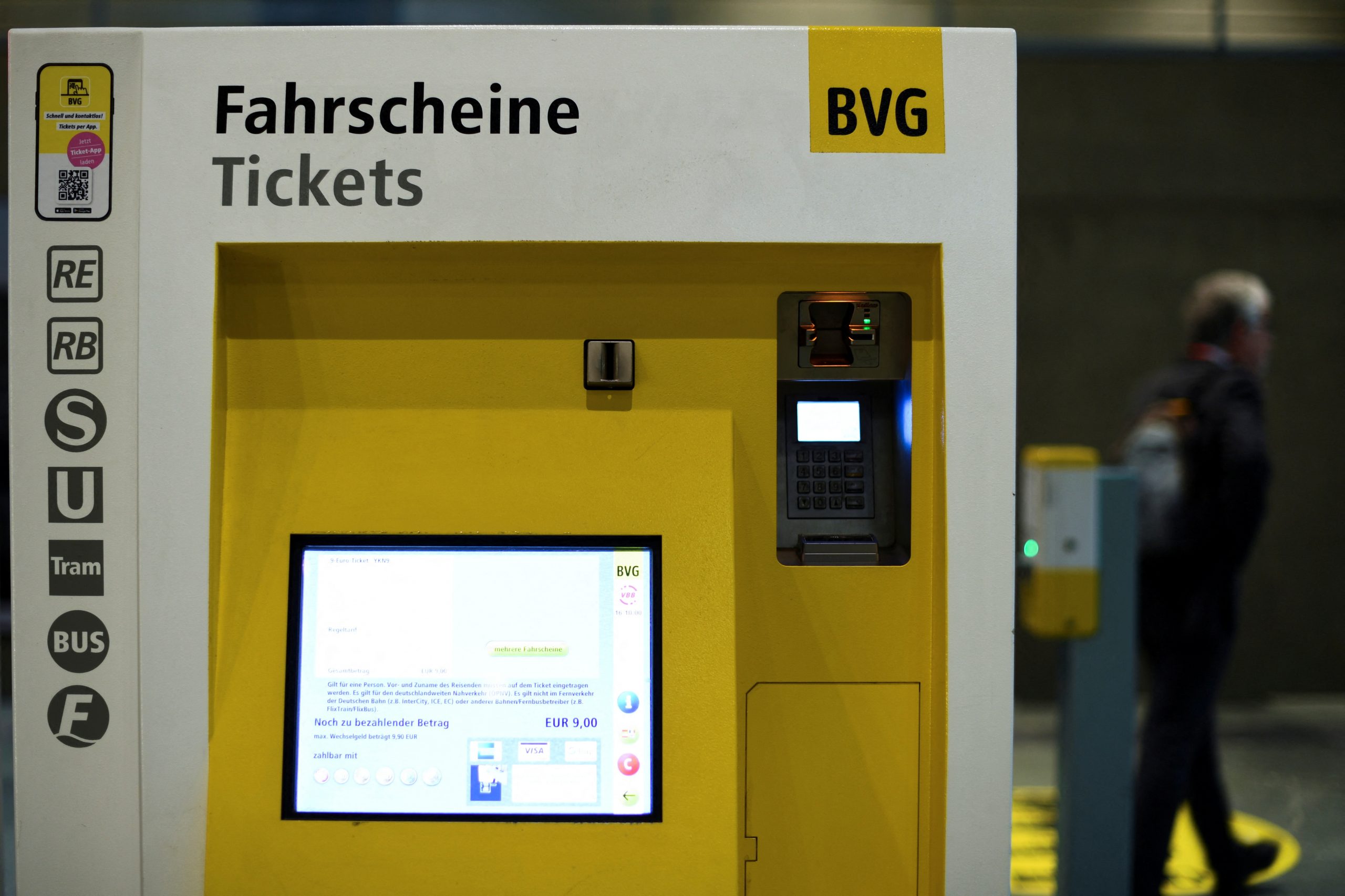 1653151100-2022-05-20T162514Z_1663330681_RC23BU99T5M6_RTRMADP_3_UKRAINE-CRISIS-GERMANY-TRANSPORT-scaled.jpg
