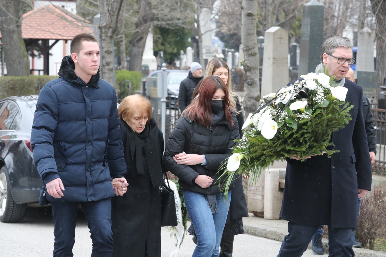 pomen_ksenija_vucic__375555__photo_E-Stock_blank
