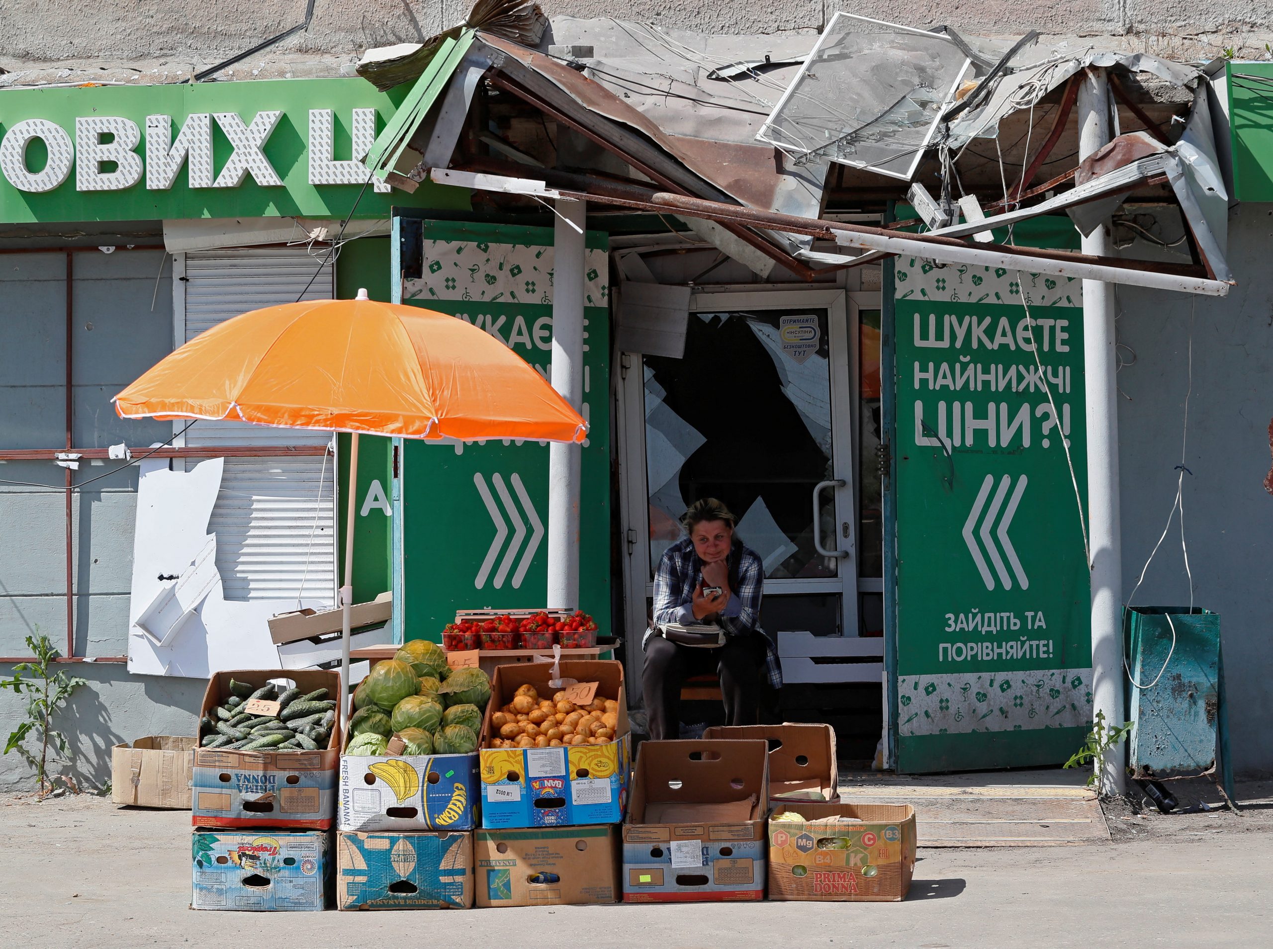 A street vendor sells fruits and vegetables during Ukraine-Russia conflict in the southern port city of Mariupol, Ukraine May 30, 2022. REUTERS/Alexander Ermochenko