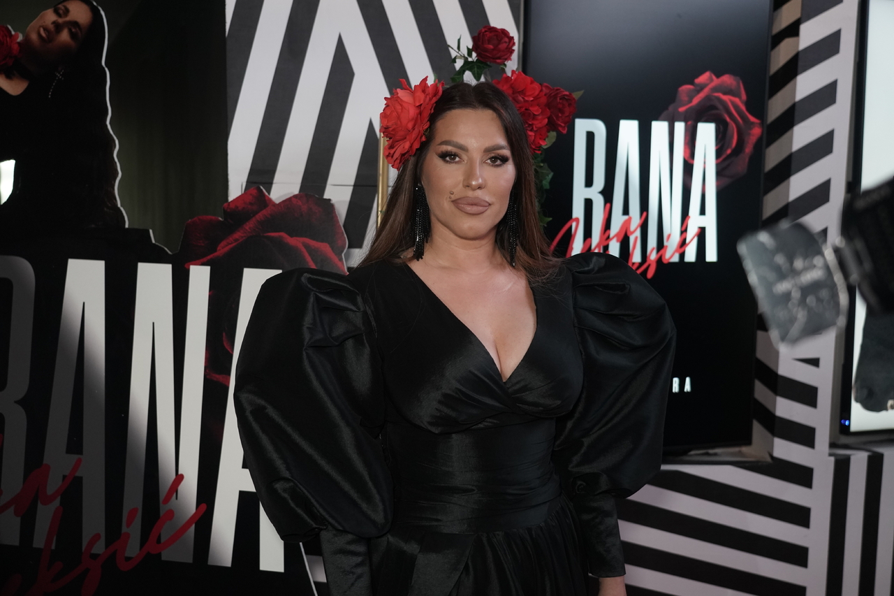 seka_aleksic__388246__photo_E-Stock_caslav_vukojicic