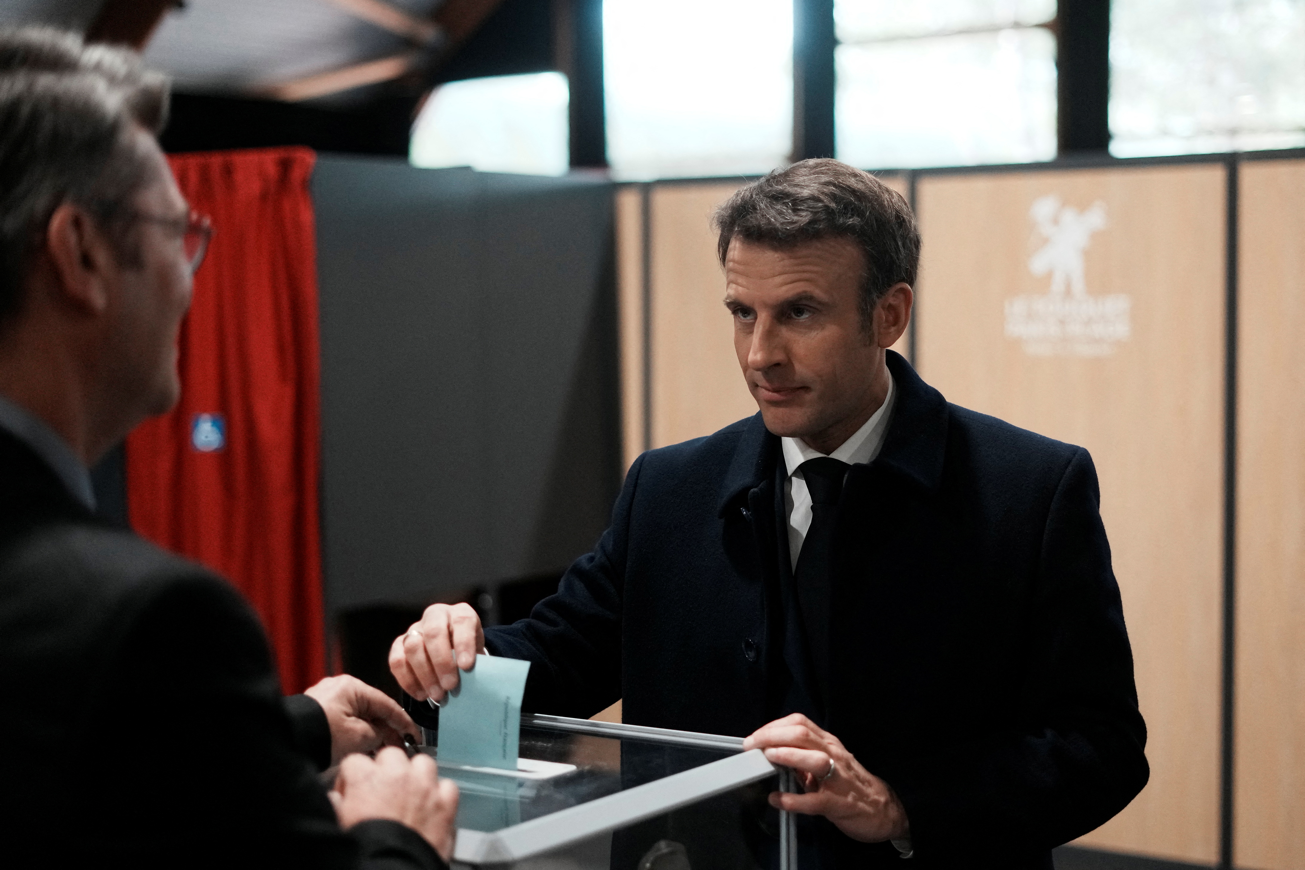French President and centrist presidential candidate for reelection Emmanuel Macron casts his ballot on the day of the first round of the presidential election, in Le Touquet, northern France April 10, 2022. Thibault Camus/Pool via REUTERS