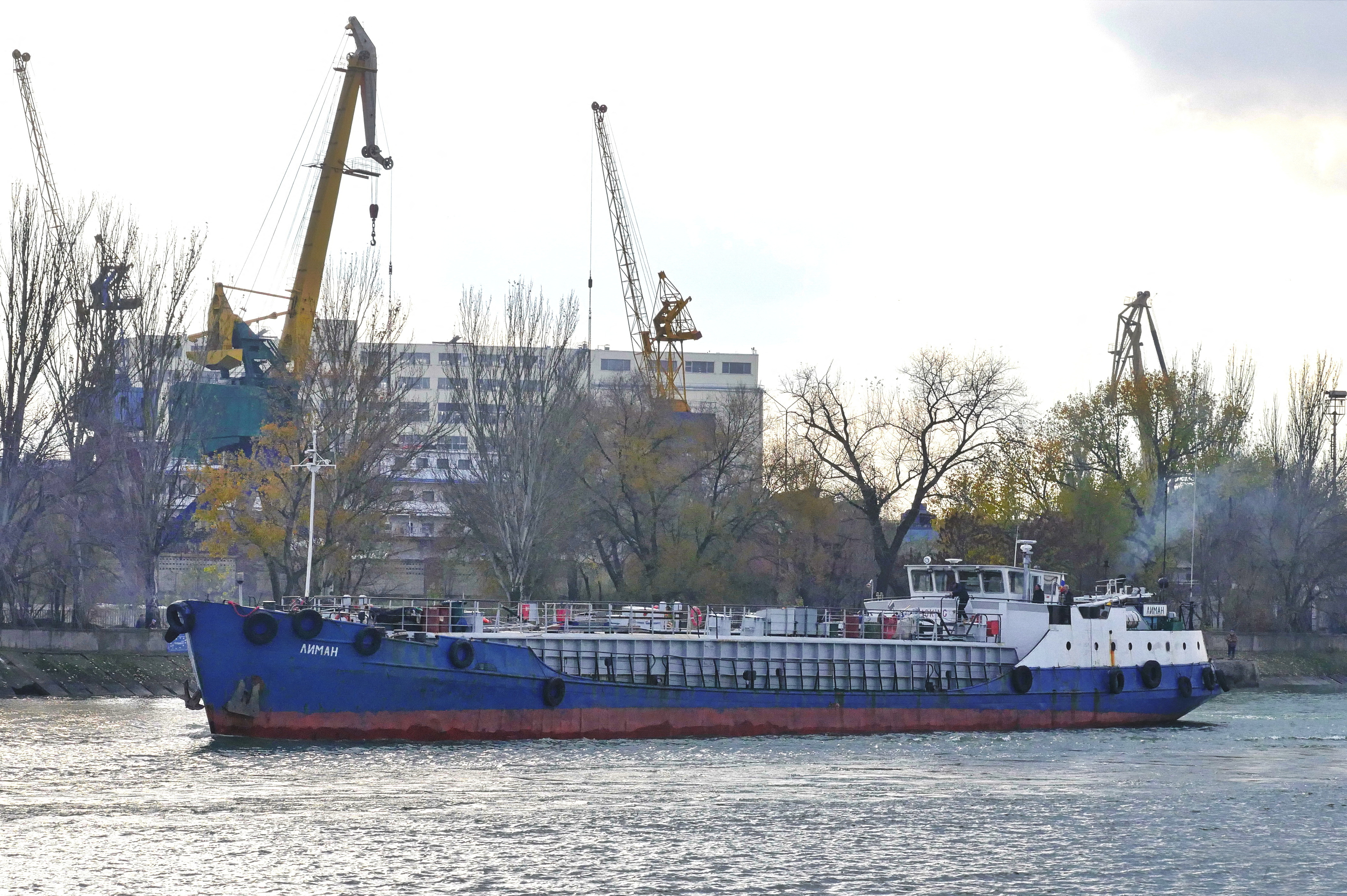 Merchant fuel ship sinks off Tunisia