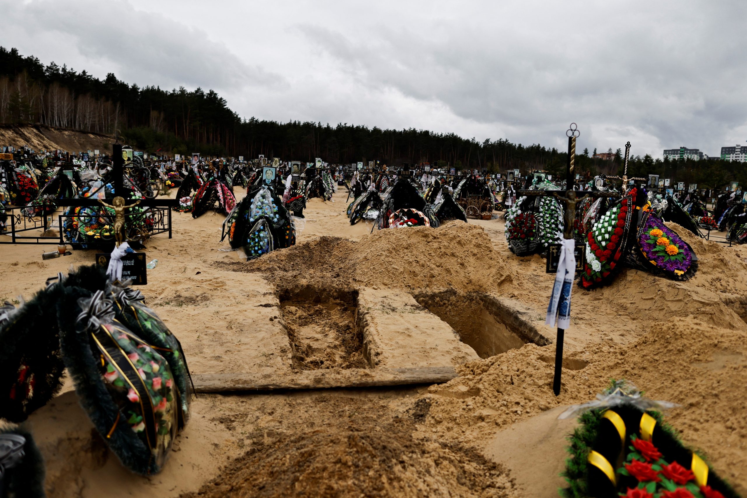 Irpin, Ukrajina, grobovi
A view of the graves for people killed during Russia's invasion of Ukraine, at the cemetery in Irpin,  Kyiv region, Ukraine April 18, 2022. REUTERS/Zohra Bensemra