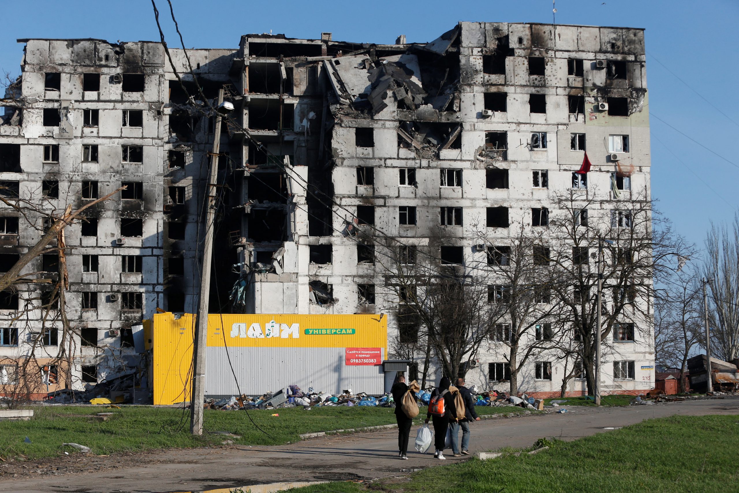 1650534241-2022-04-20T170920Z_467612849_RC25RT9KDYAN_RTRMADP_3_UKRAINE-CRISIS-MARIUPOL-scaled.jpg