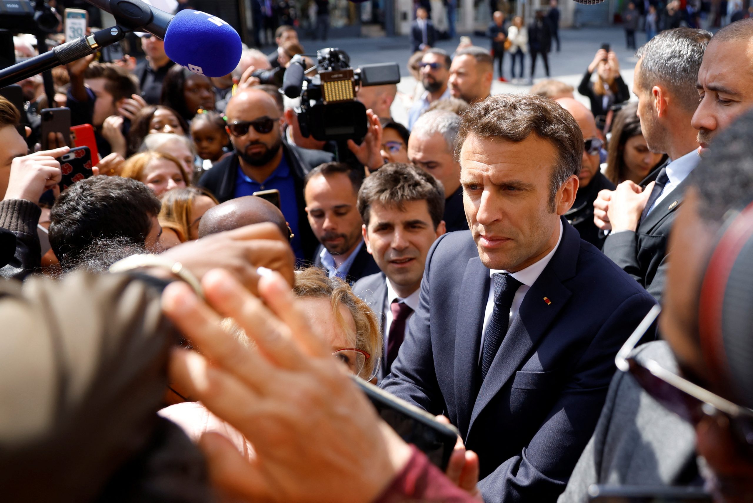 1650741862-2022-04-21T121658Z_54317227_RC2ORT9U1LZP_RTRMADP_3_FRANCE-ELECTION-MACRON-scaled.jpg