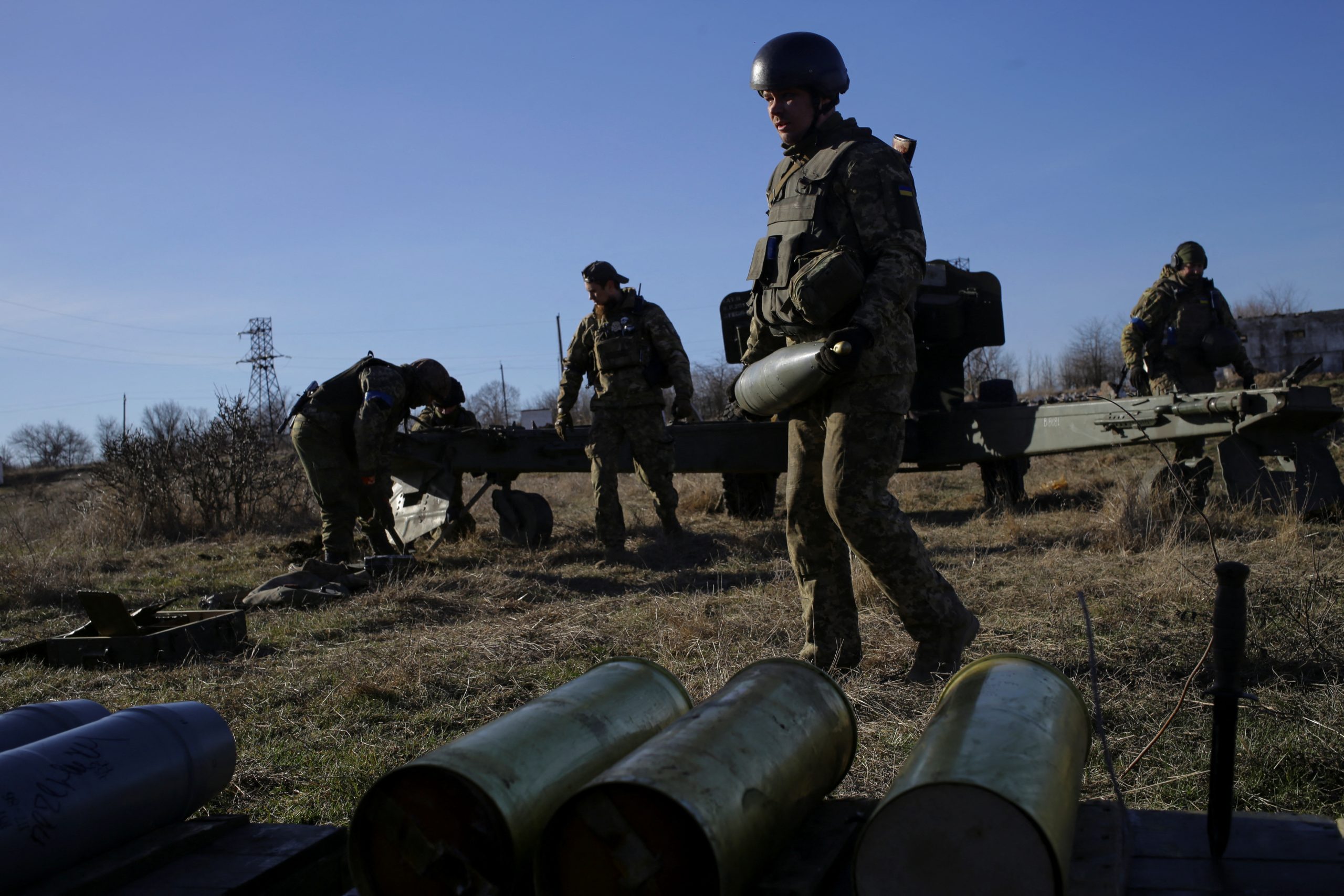 Zaporožje, Ukrajina, rat
Members of the Ukrainian Volunteer Corps prepare howitzer, as Russia's attack on Ukraine continues, at a position in Zaporizhzhia region, Ukraine March 28, 2022. Picture taken March 28, 2022. REUTERS/Stanislav Yurchenko