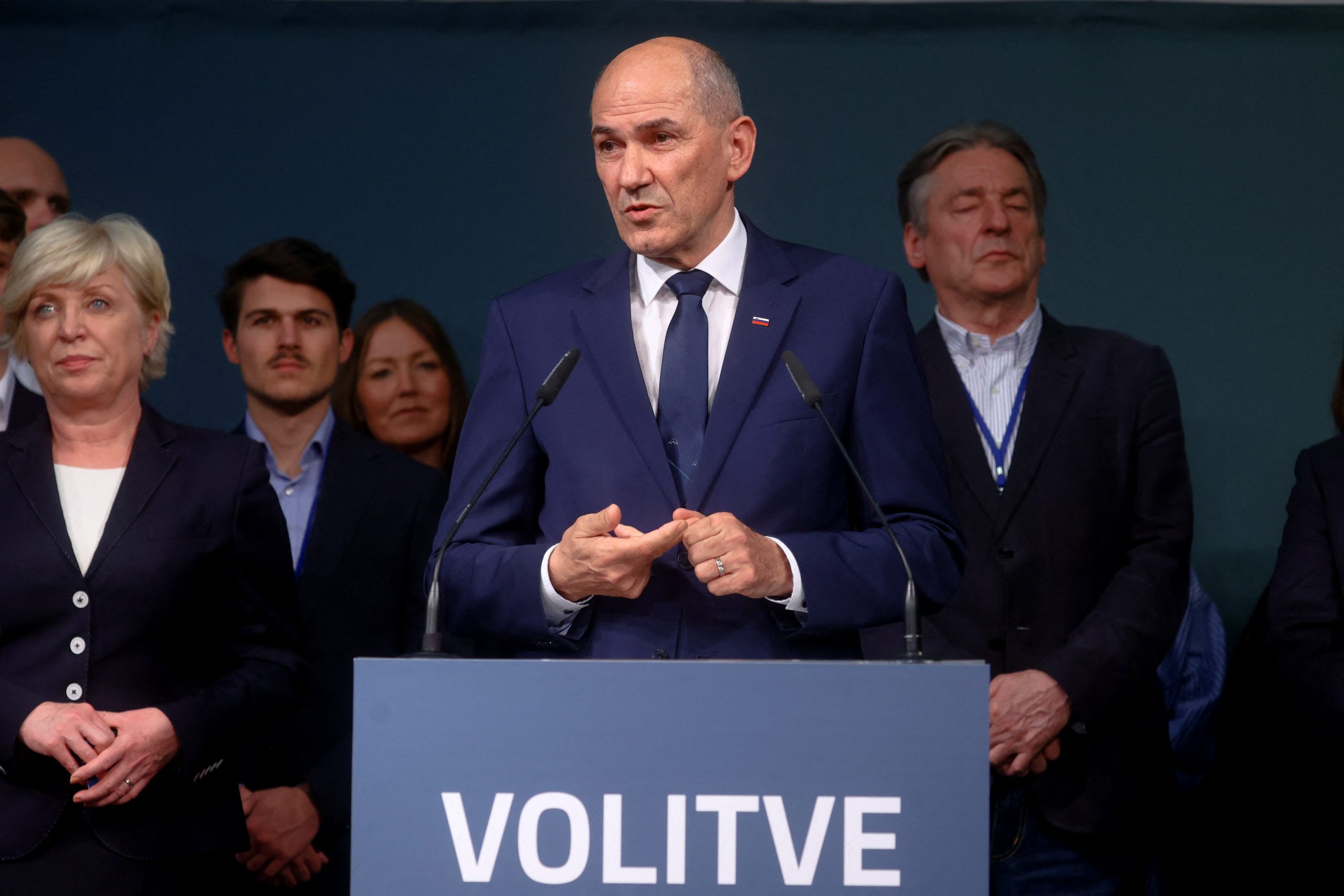 Slovenija glasanje, izbori Slovenian Prime Minister Janez Jansa speaks after the end of voting in the parliamentary election, in Ljubljana, Slovenia April 24, 2022. REUTERS/Borut Zivulovic