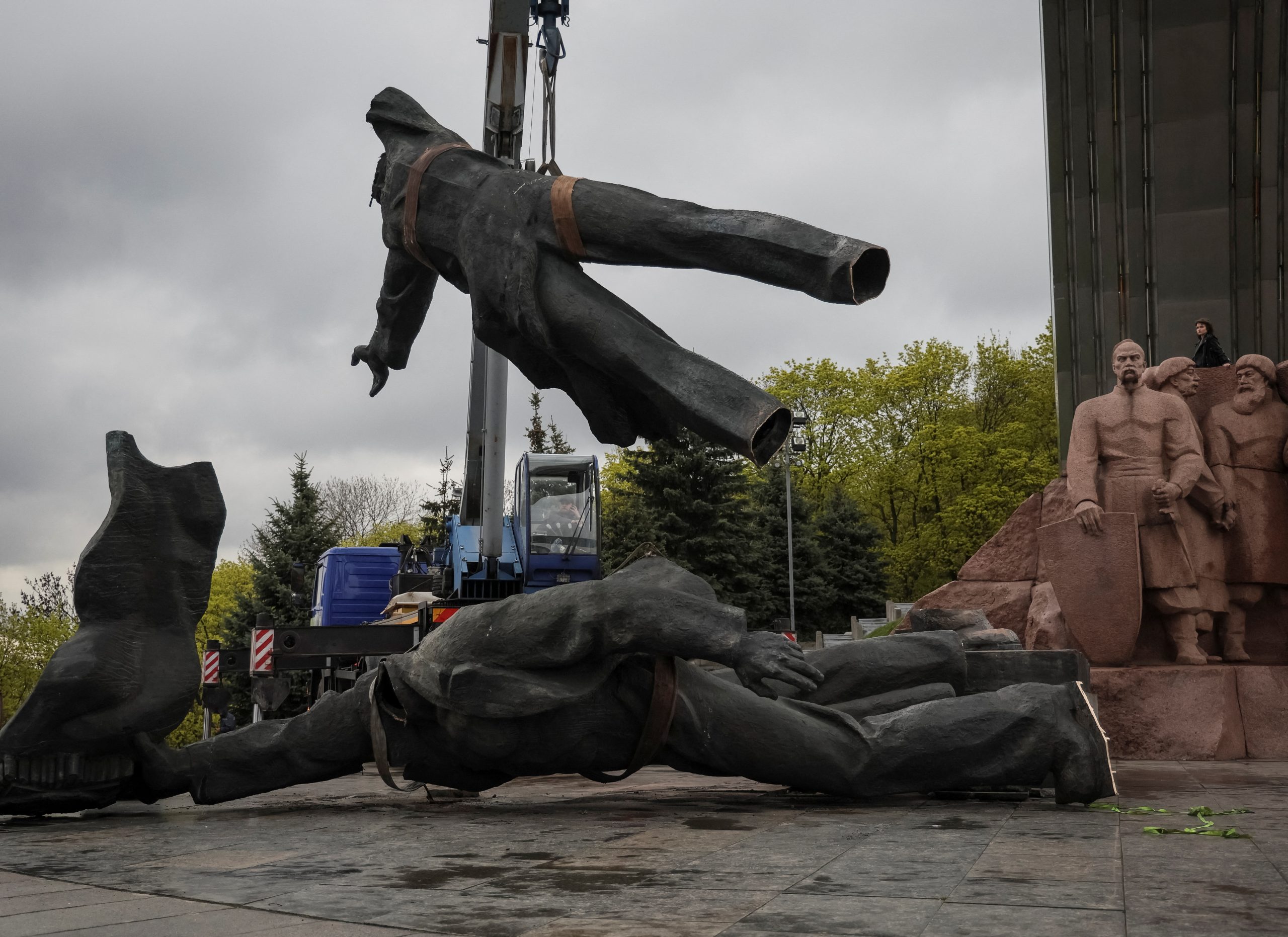 1651006030-2022-04-26T174124Z_719221181_RC24VT9JLPC3_RTRMADP_3_UKRAINE-CRISIS-MONUMENT-scaled.jpg
