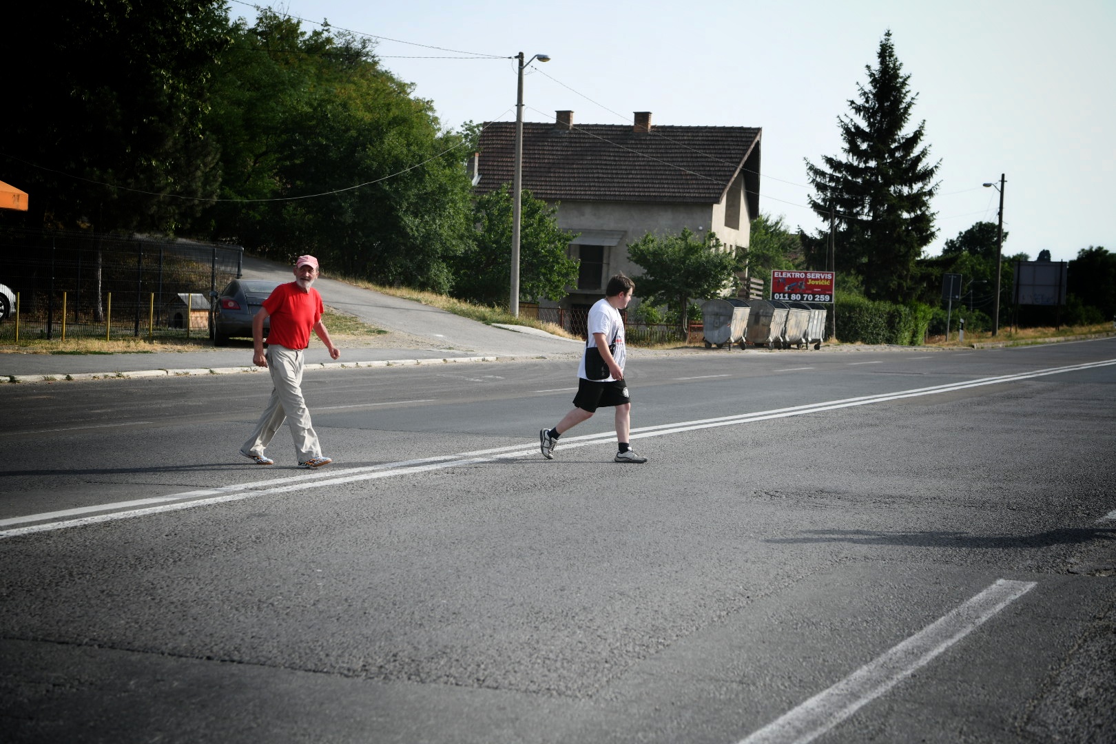BEOGRAD 13.07.2021 Nikola Todorovic i Toma, Obrenovacki put, problem mestana zbog pune linije jer ne mogu da skrenu u ulicu koja vodi do njihovog naselja FOTO:Vesna Lalic/Nova.rs