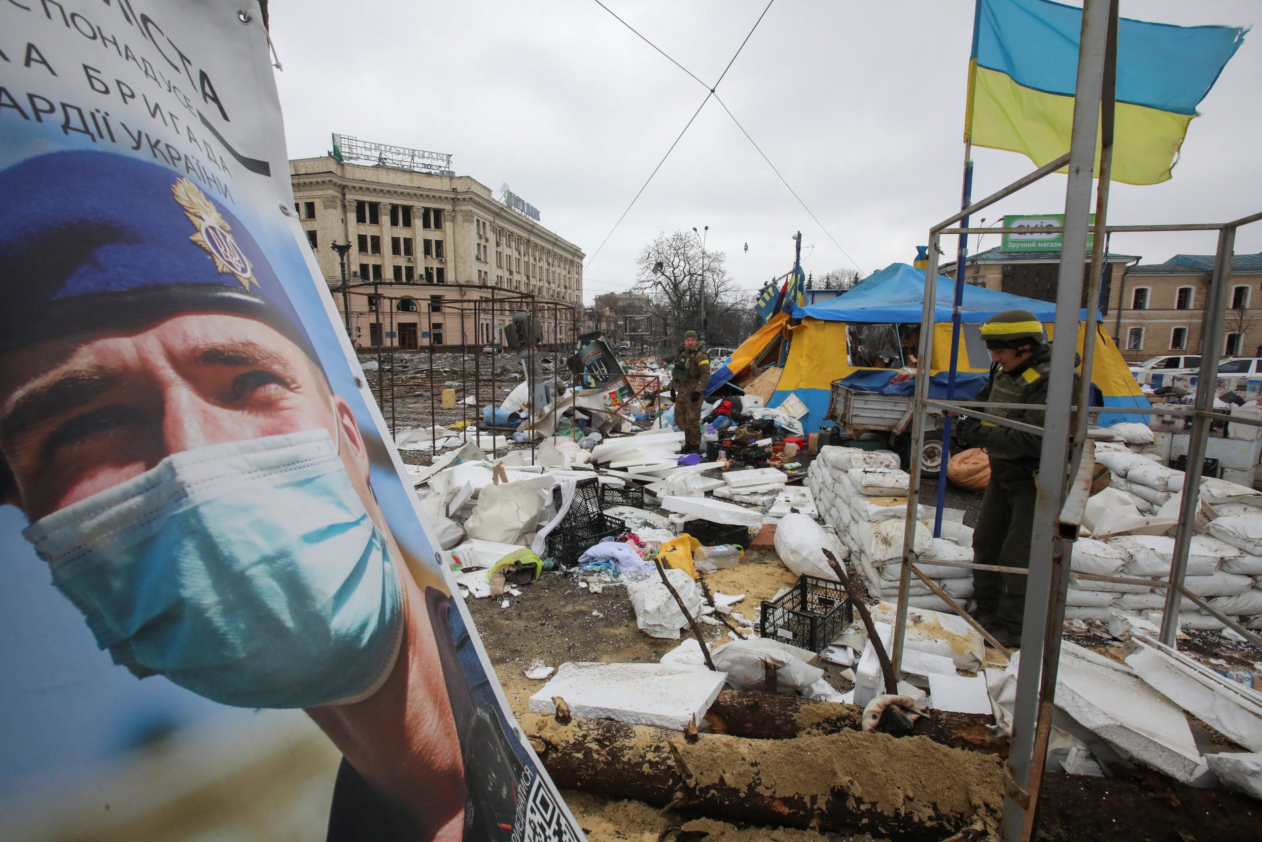 Ukrainian service members stand guard outside the regional administration building, which city officials said was hit by a missile attack, in central Kharkiv, Ukraine, March 1, 2022. REUTERS/Vyacheslav Madiyevskyy