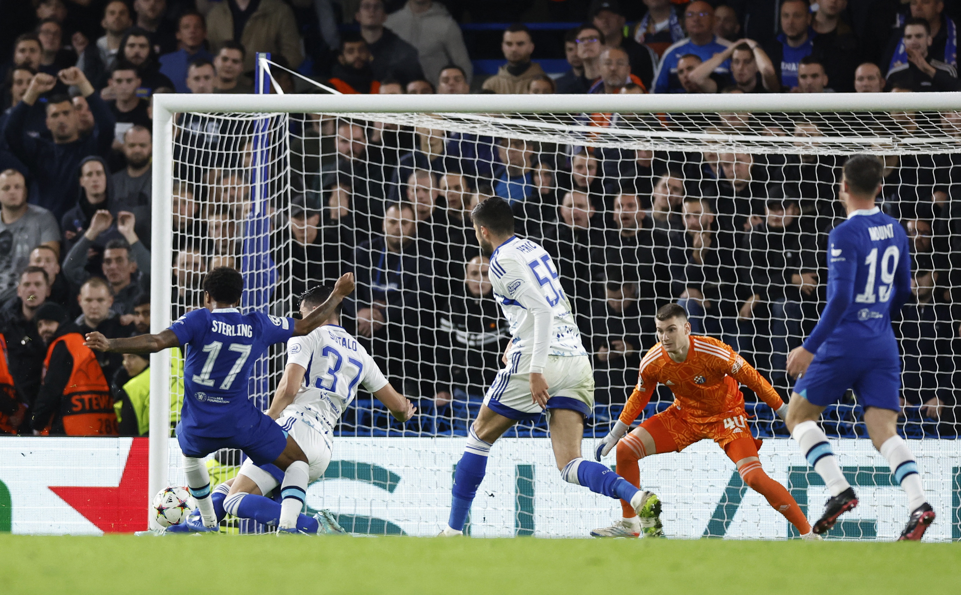 Soccer Football - Champions League - Group E - Chelsea v Dinamo Zagreb - Stamford Bridge, London, Britain - November 2, 2022 Chelsea's Raheem Sterling scores their first goal Action Images via Reuters/Peter Cziborra